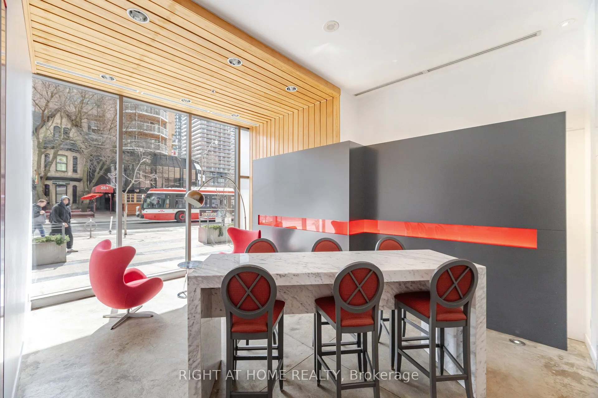 22 Wellesley Street E, #605