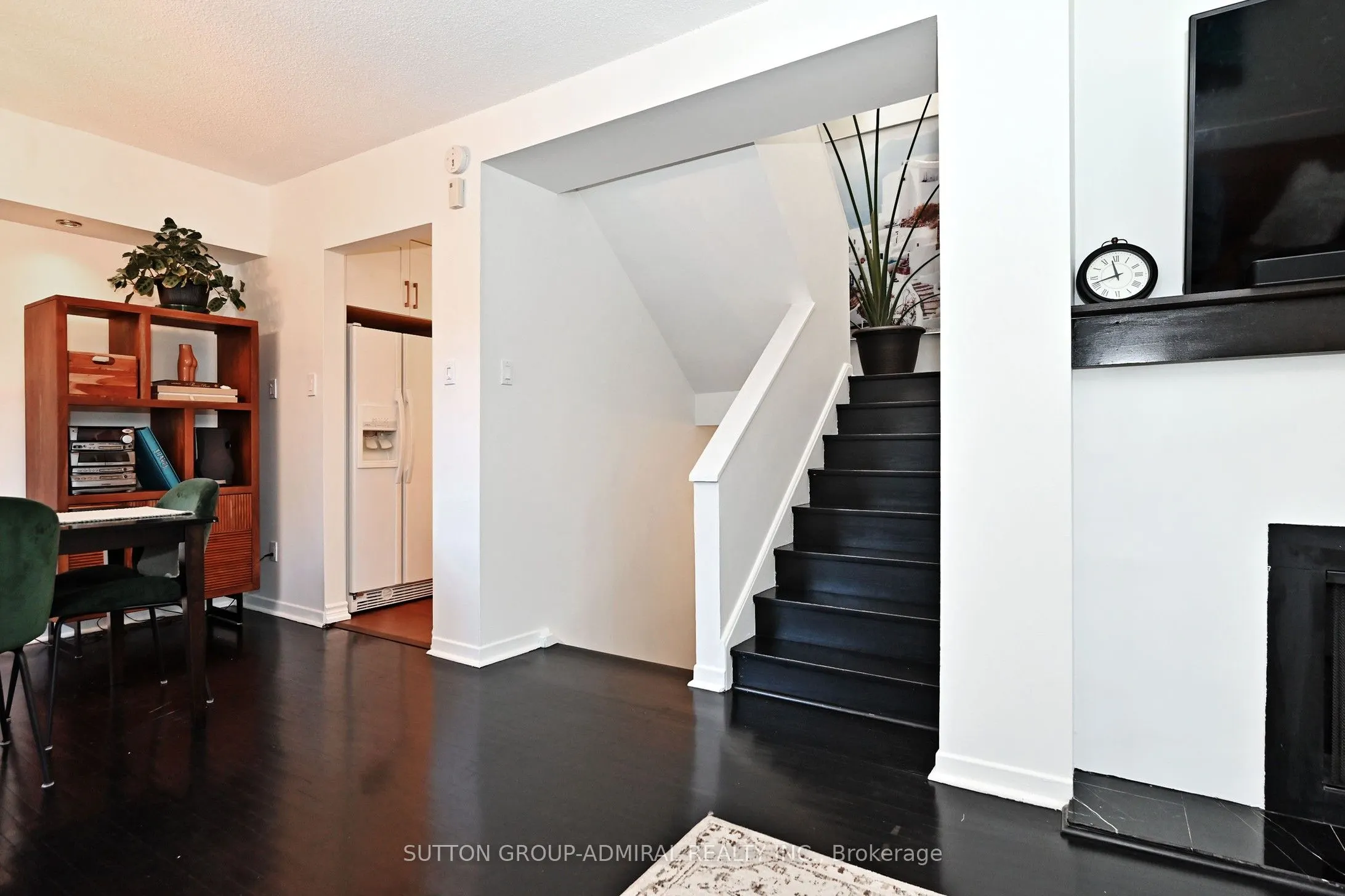 69 Upper Canada Drive, #1