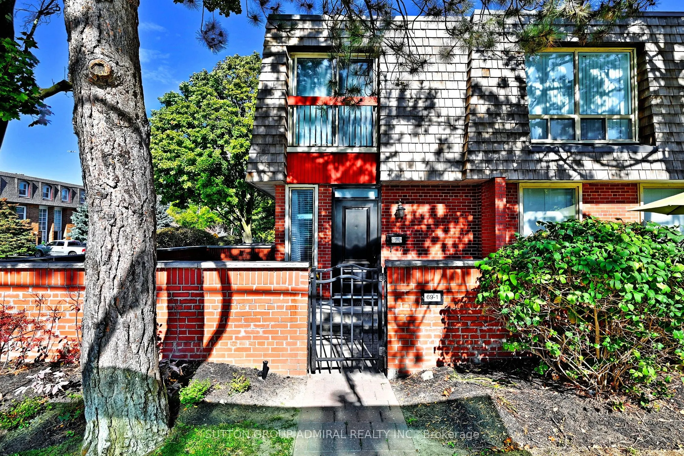 69 Upper Canada Drive, #1