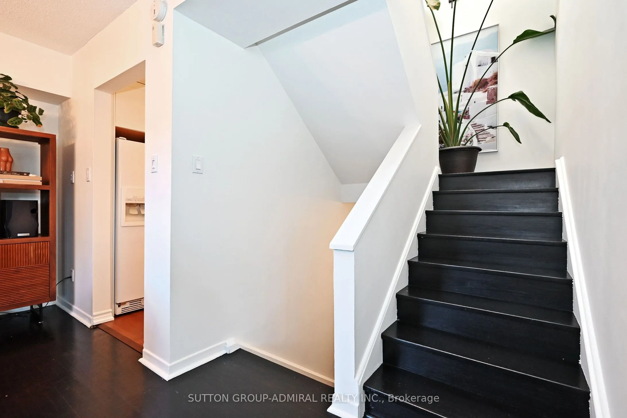 69 Upper Canada Drive, #1