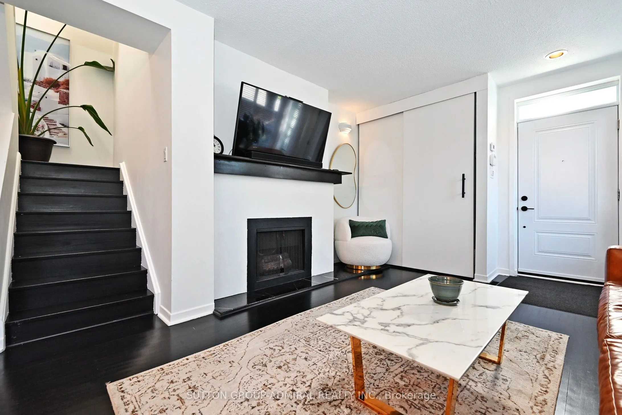 69 Upper Canada Drive, #1