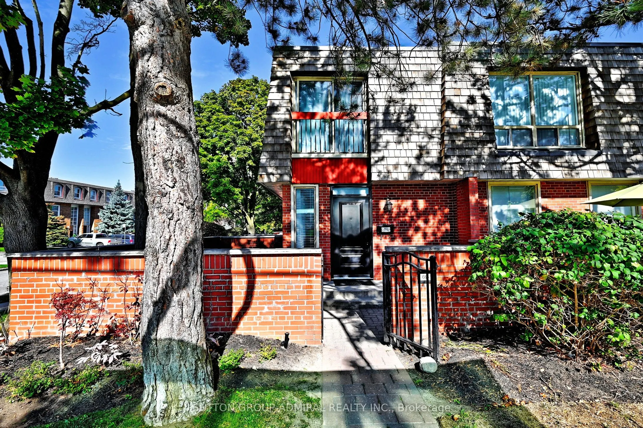 69 Upper Canada Drive, #1