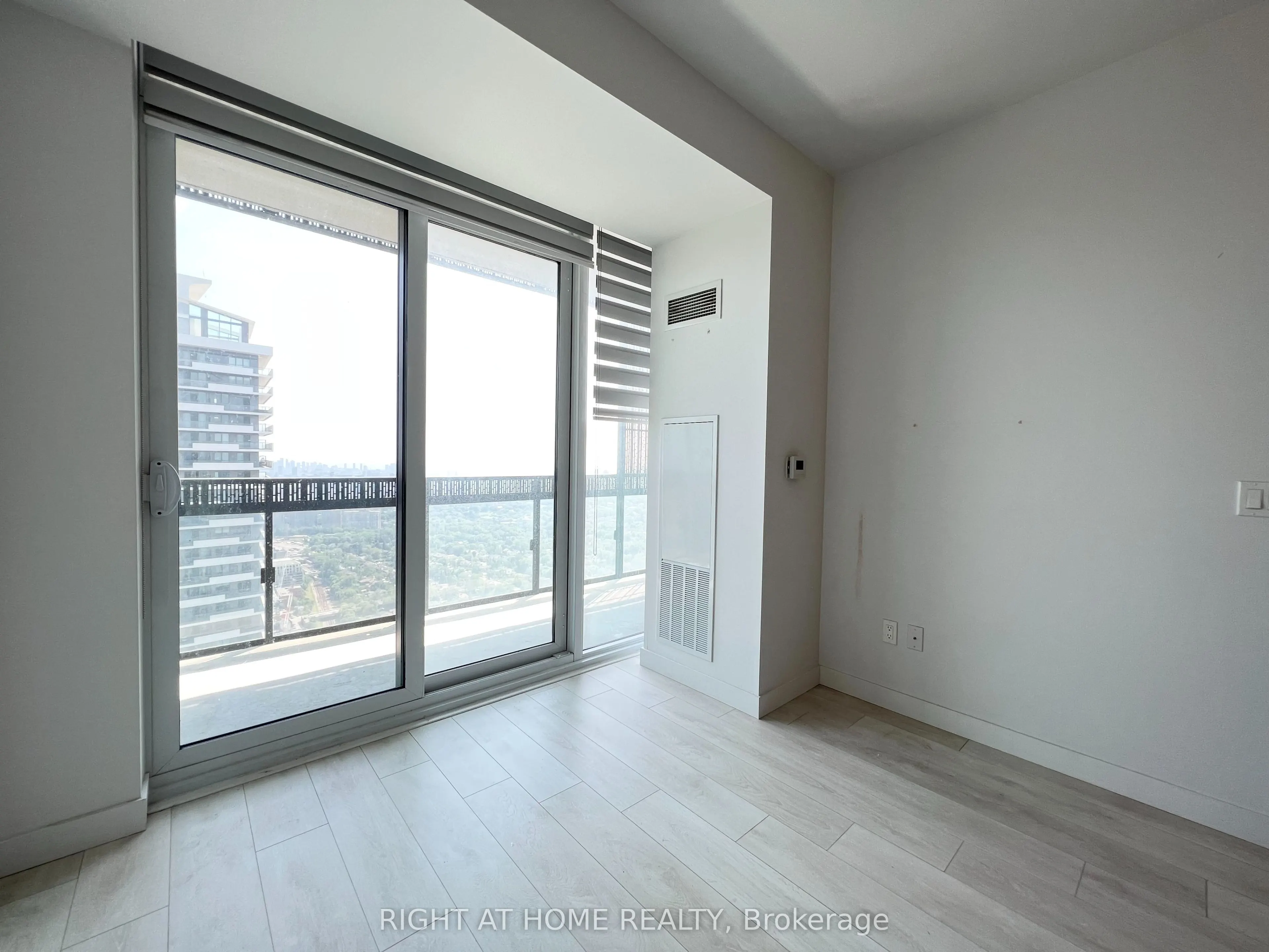8 Eglinton Avenue E, #5001