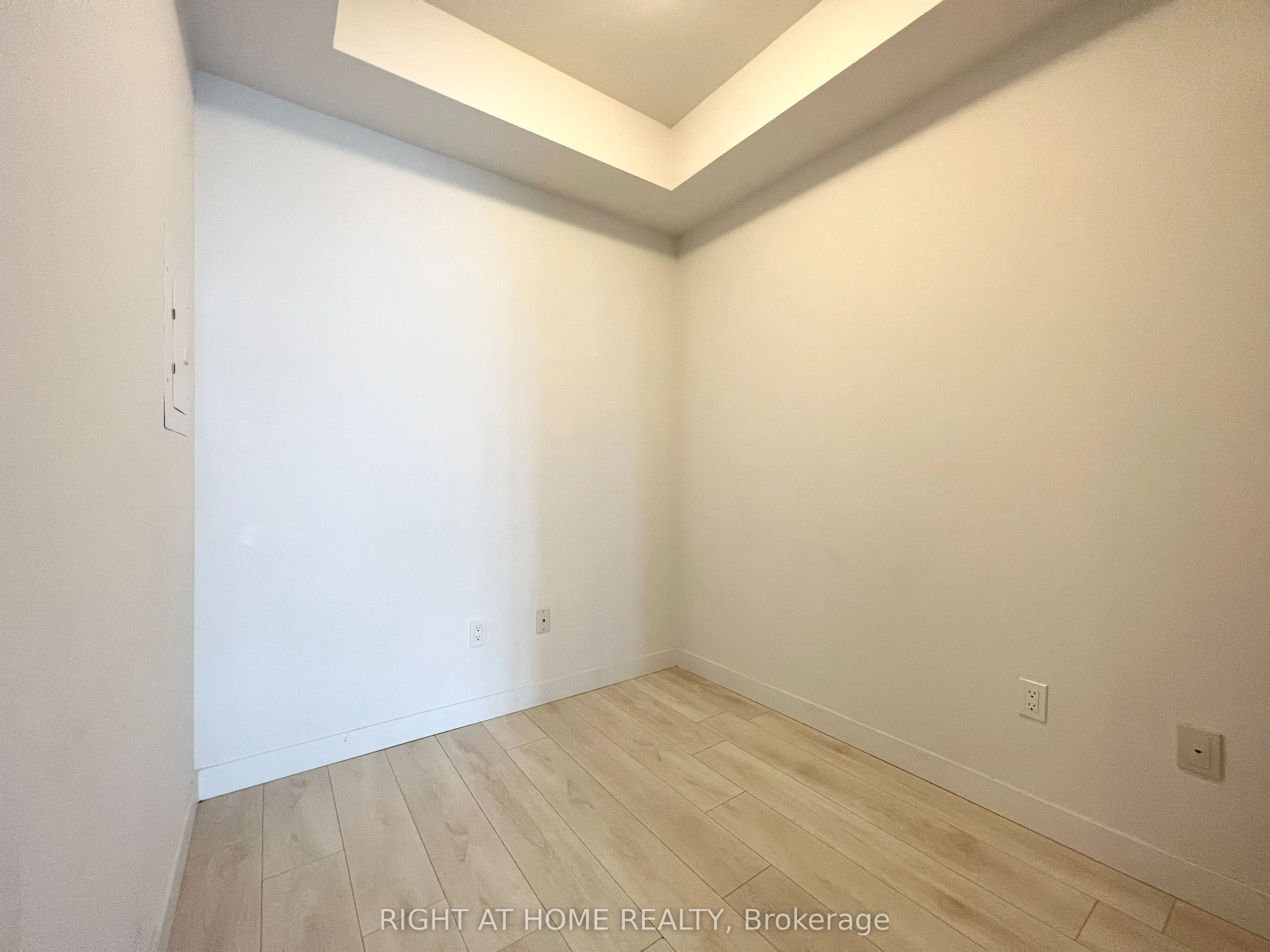8 Eglinton Avenue E, #5001