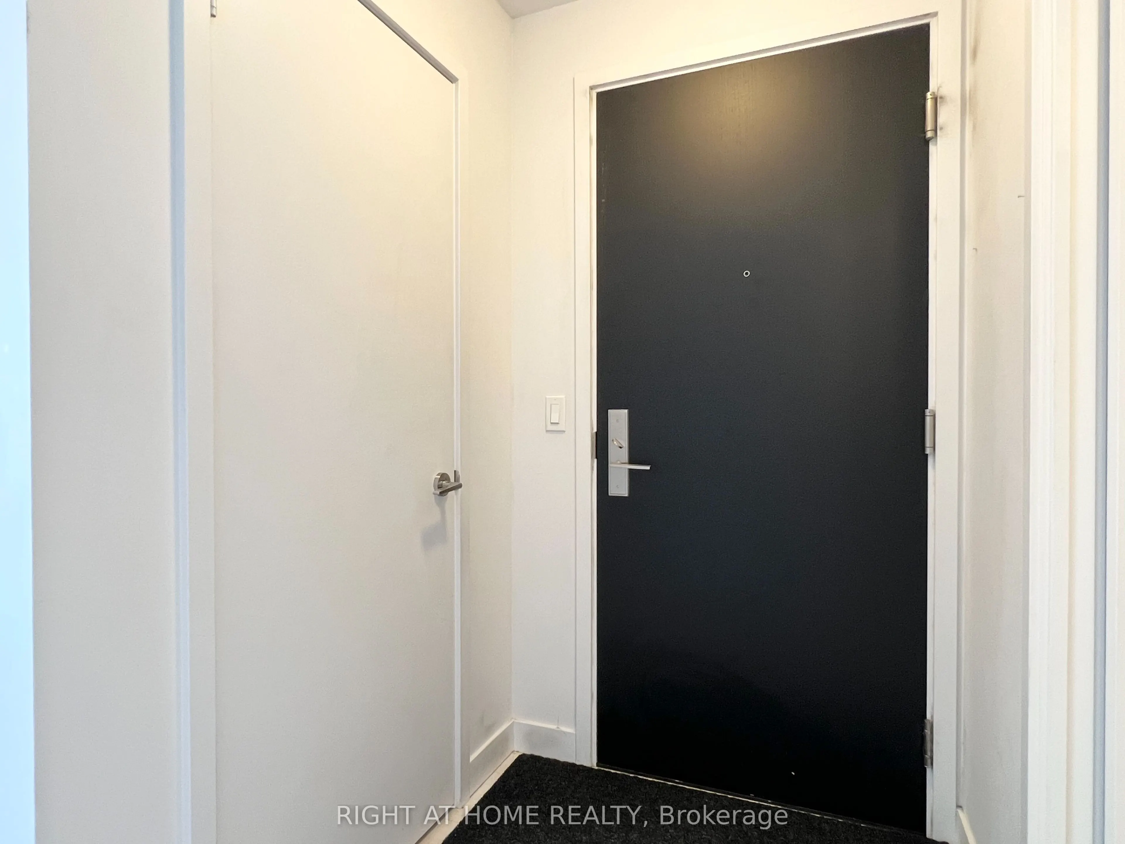 8 Eglinton Avenue E, #5001