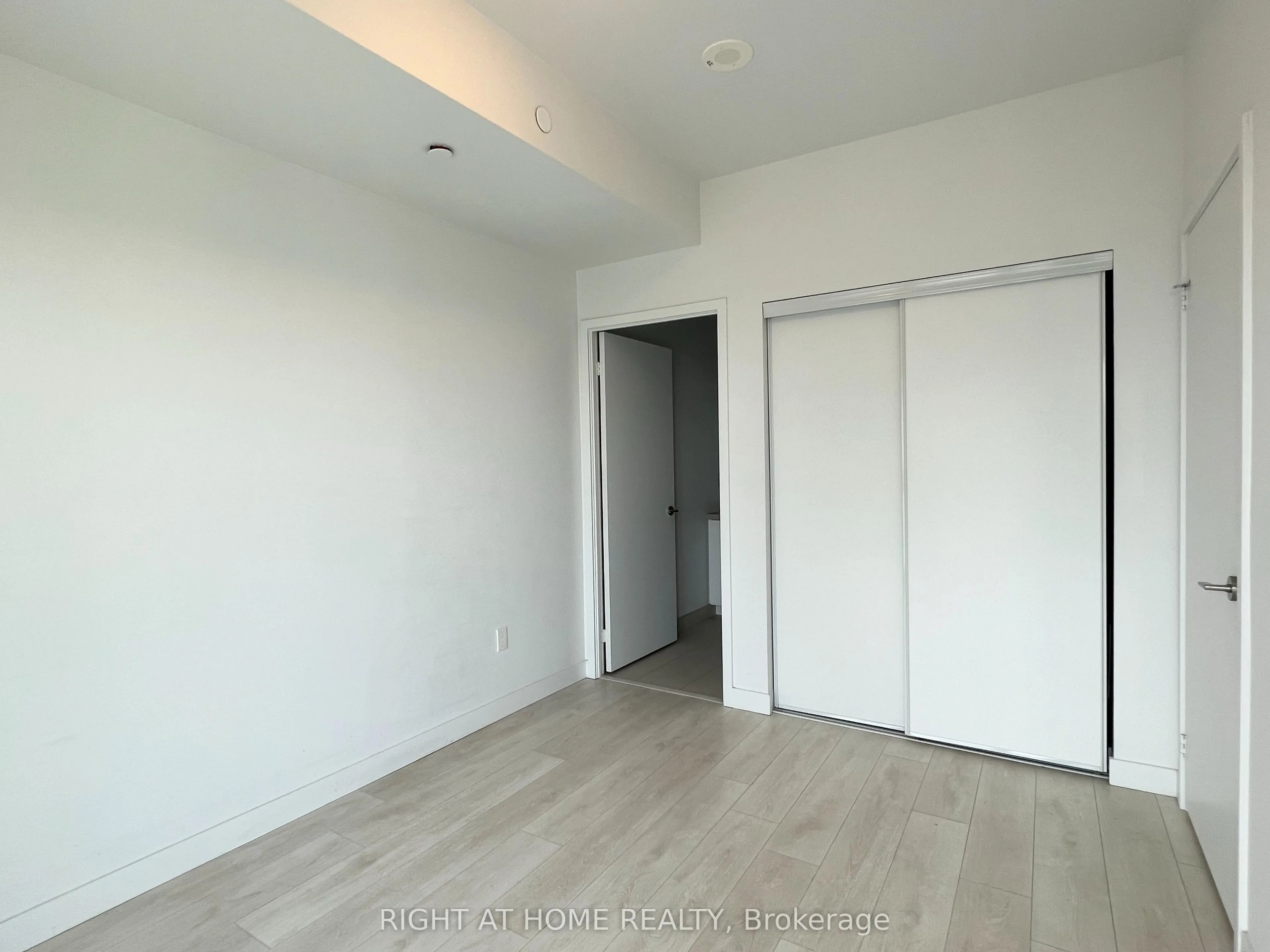 8 Eglinton Avenue E, #5001