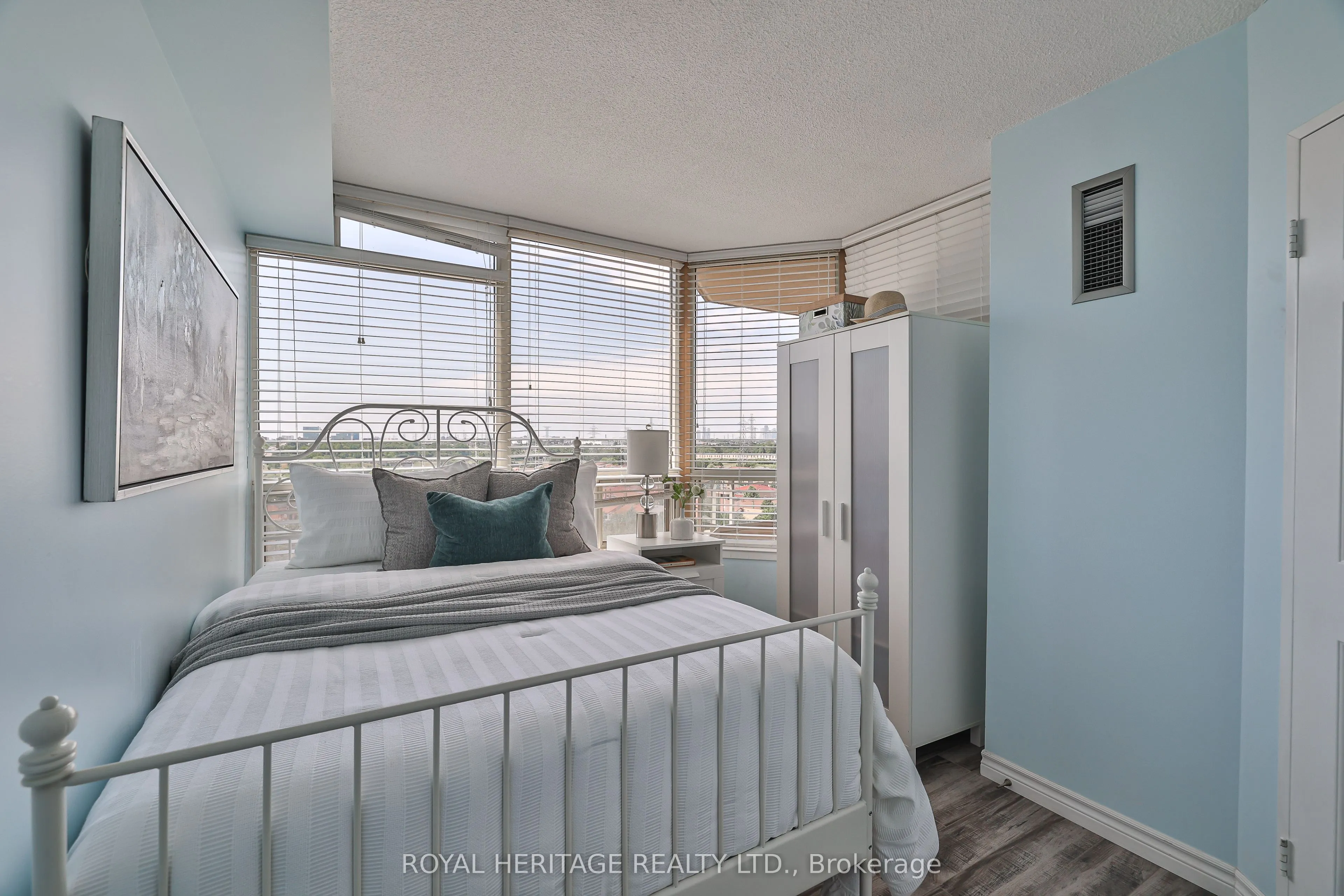 10 Torresdale Avenue, #806