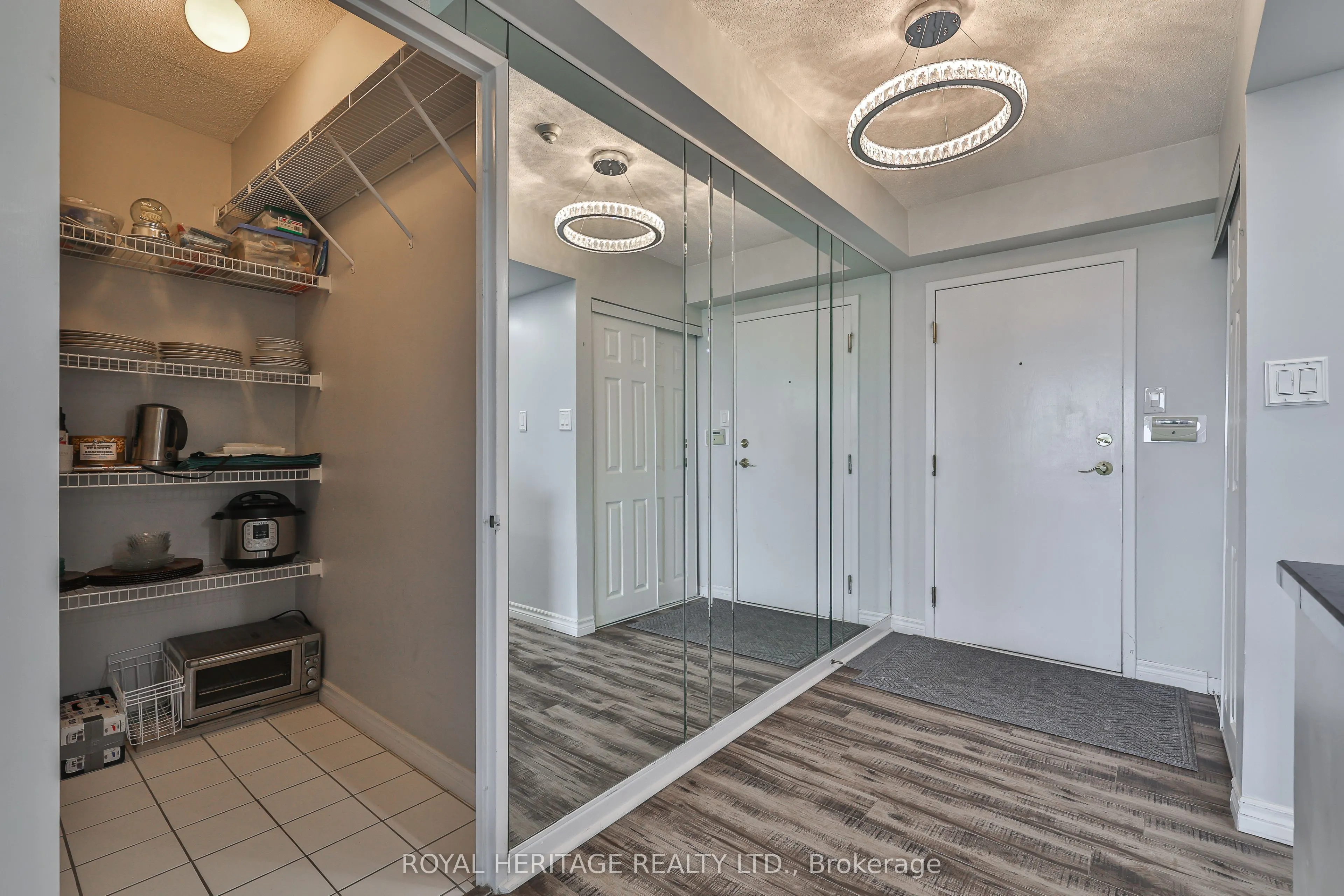 10 Torresdale Avenue, #806