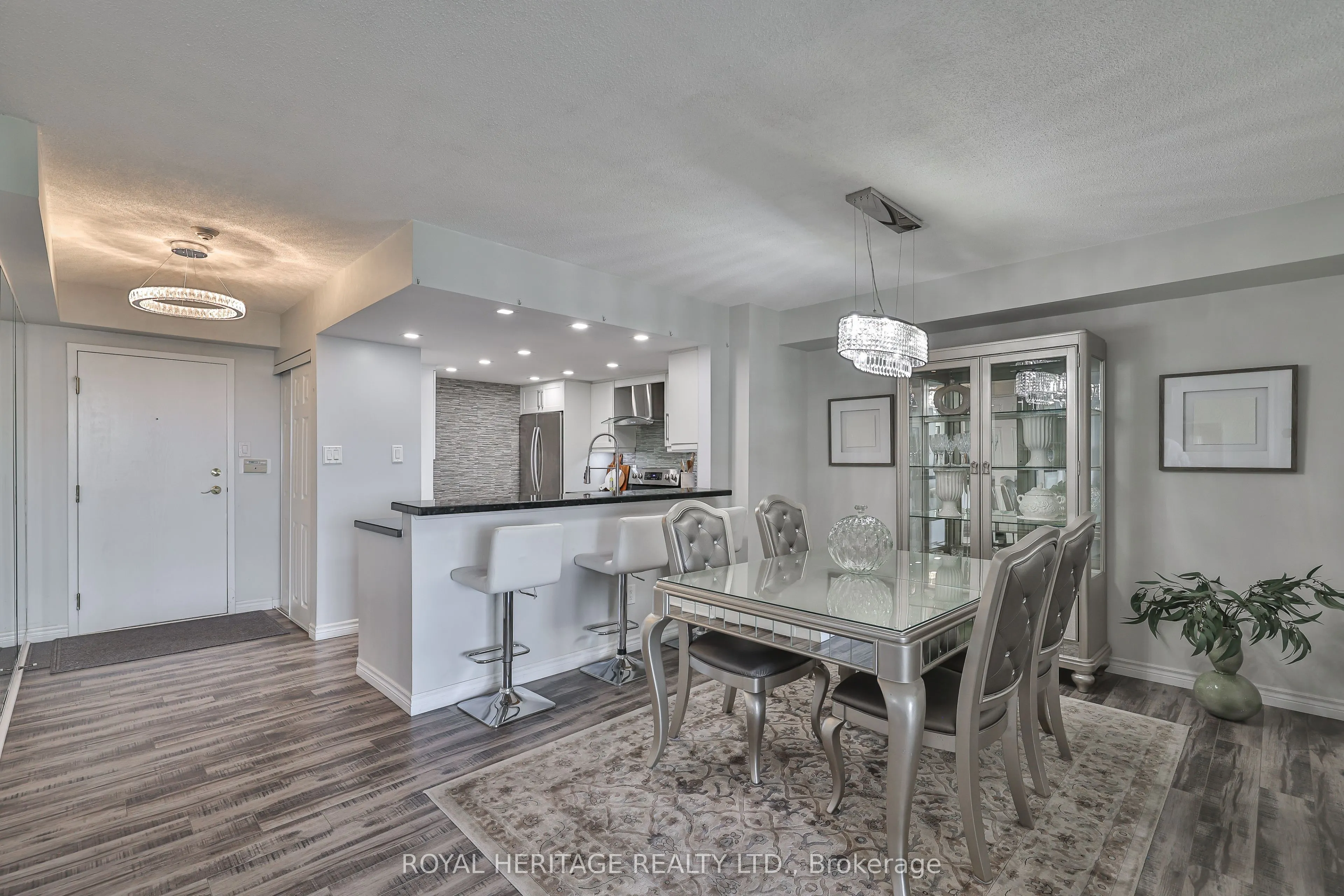 10 Torresdale Avenue, #806