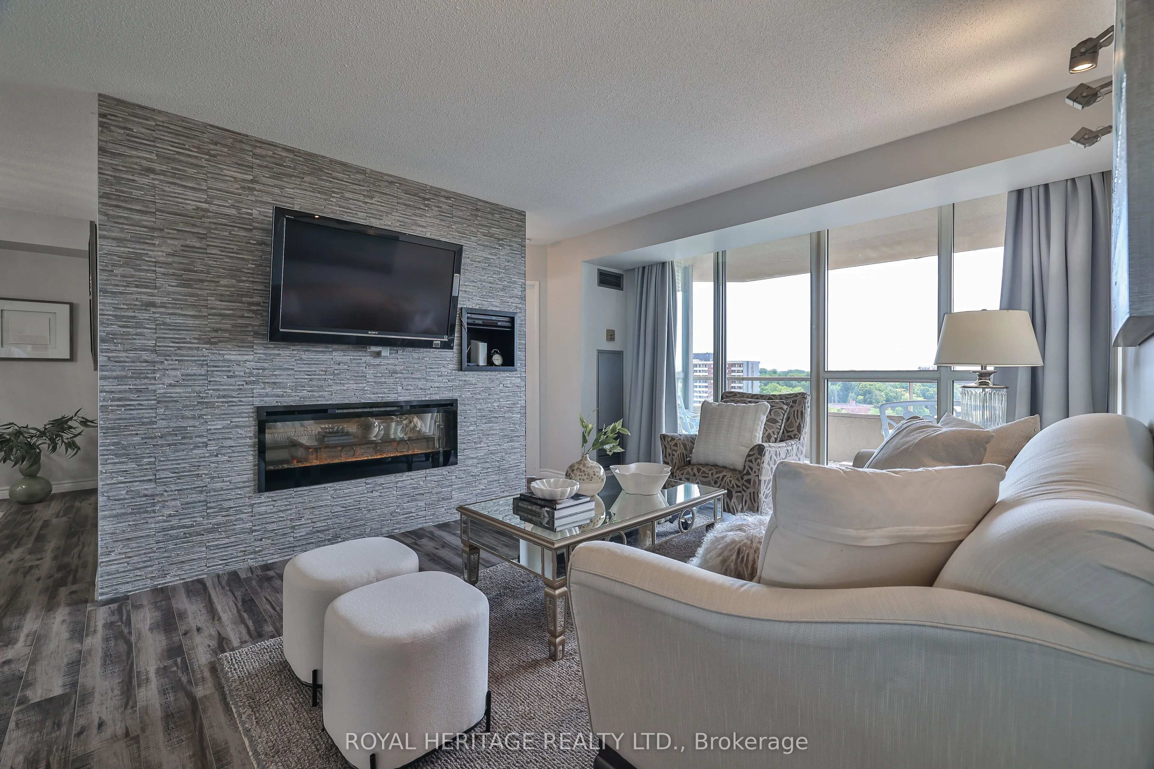 10 Torresdale Avenue, #806