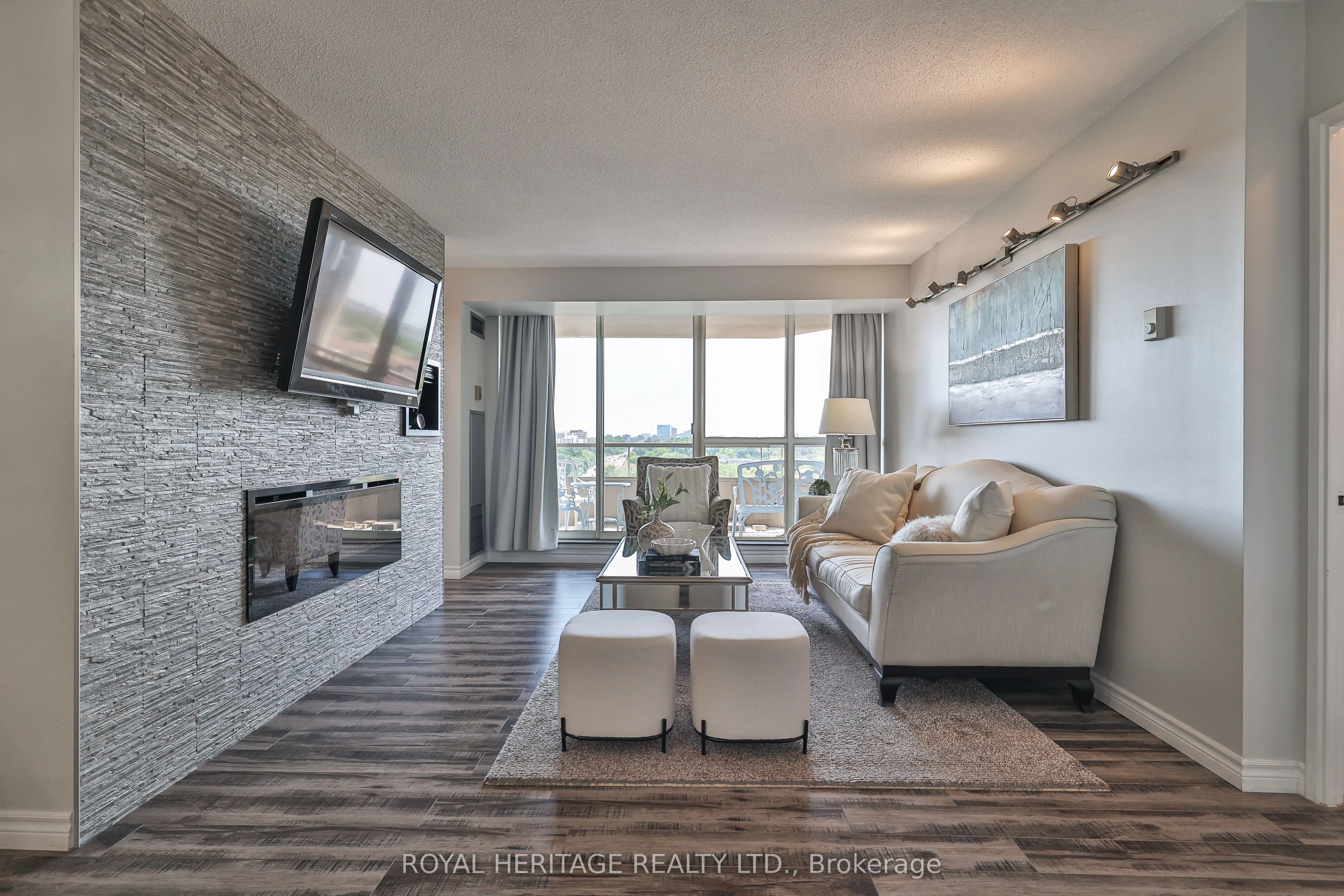 10 Torresdale Avenue, #806