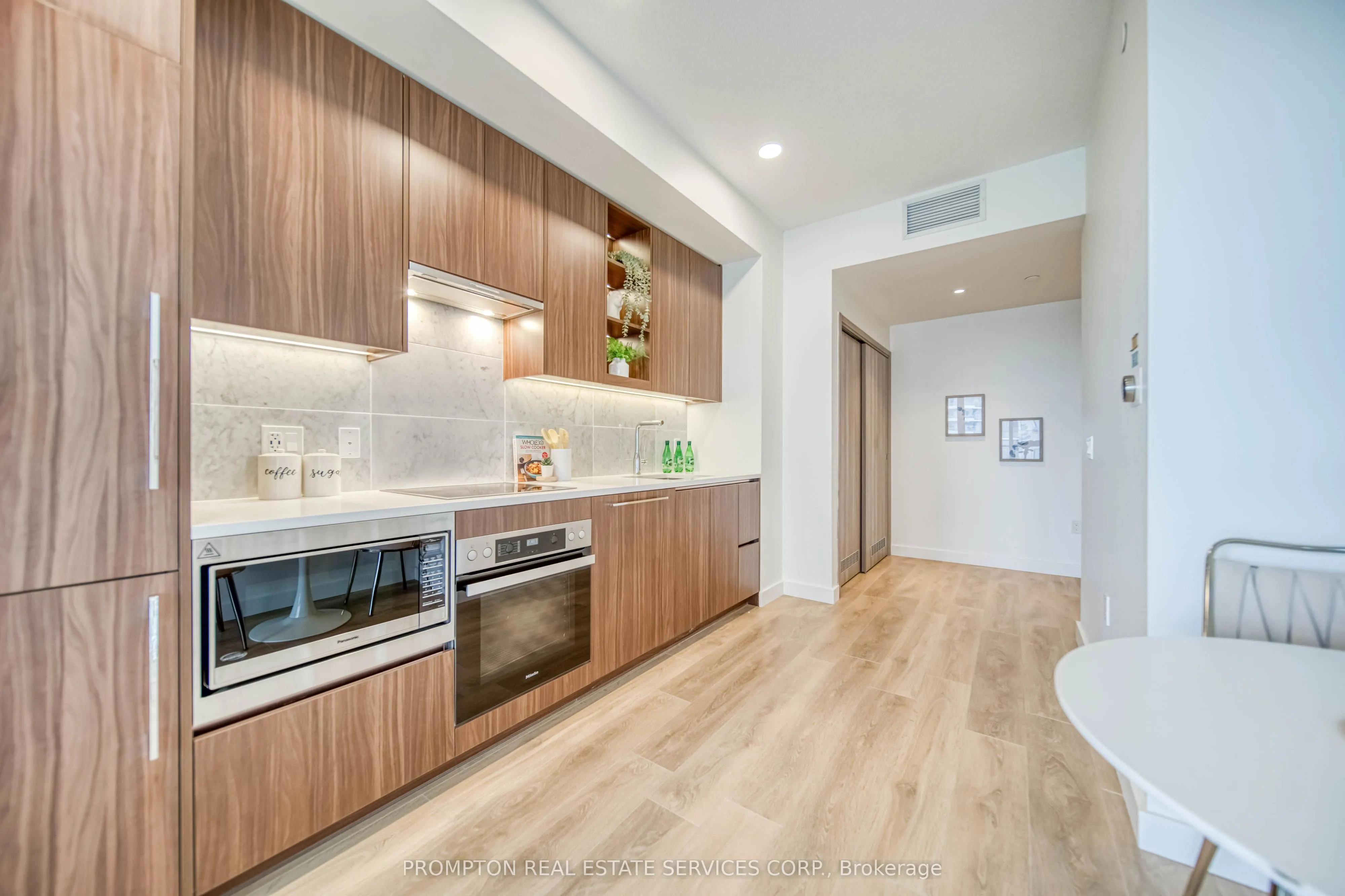 85 Mcmahon Drive, #1515