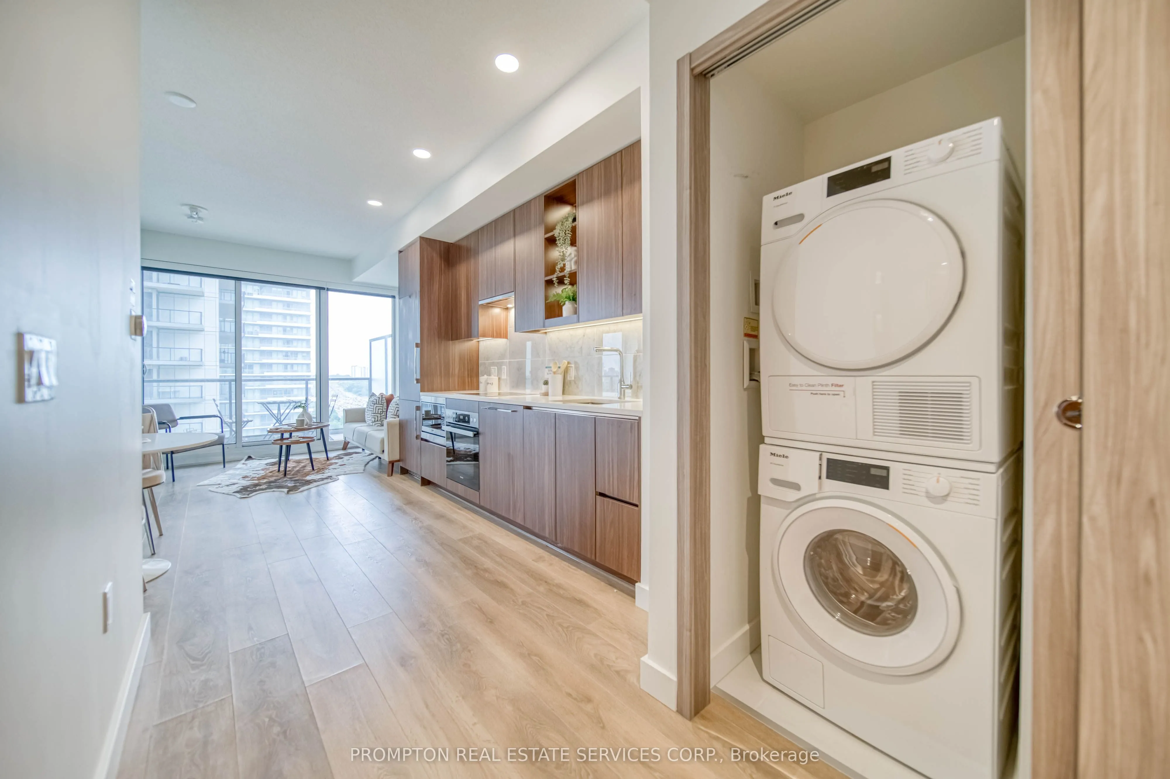 85 Mcmahon Drive, #1515