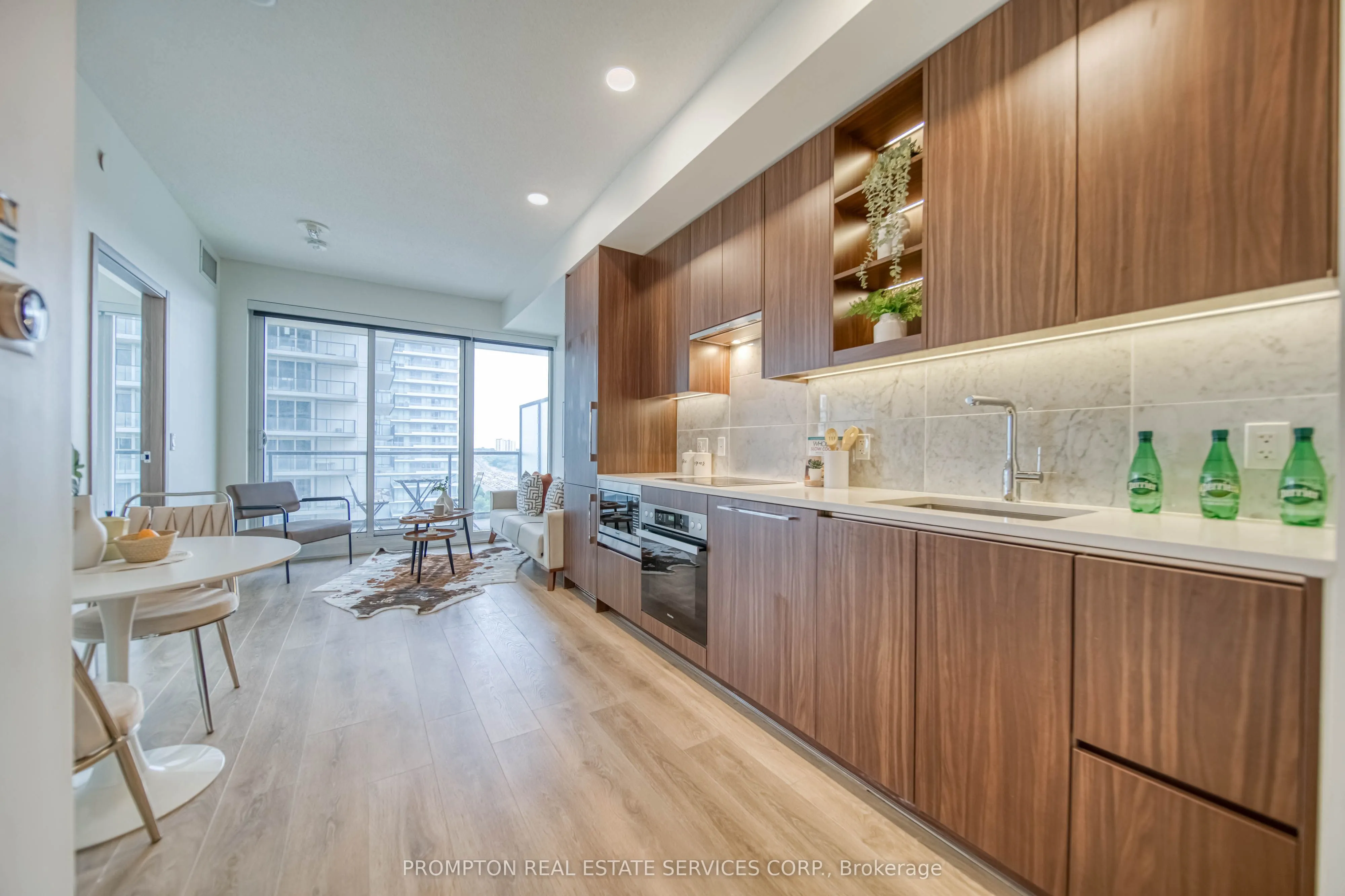 85 Mcmahon Drive, #1515