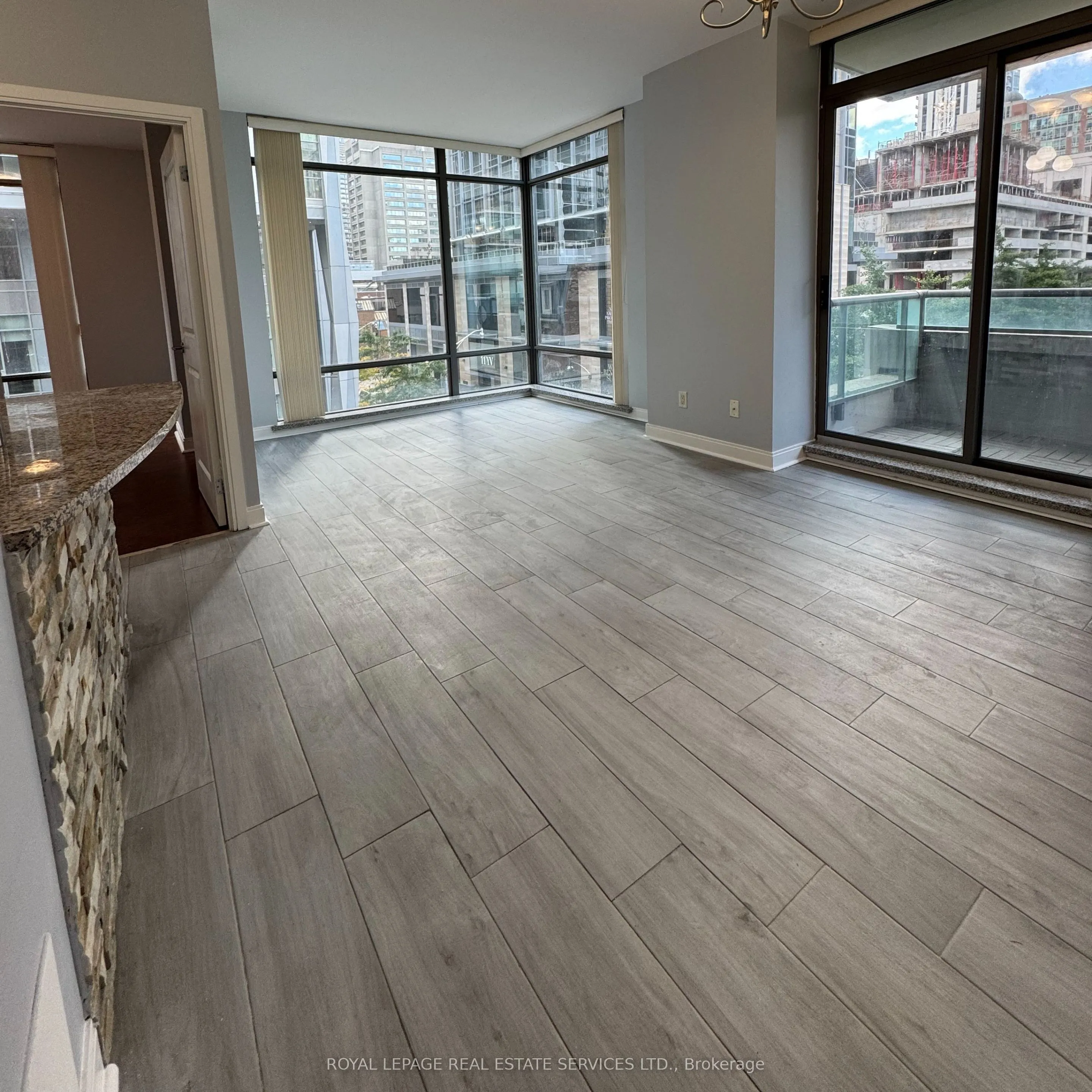 18 Yorkville Avenue, #405