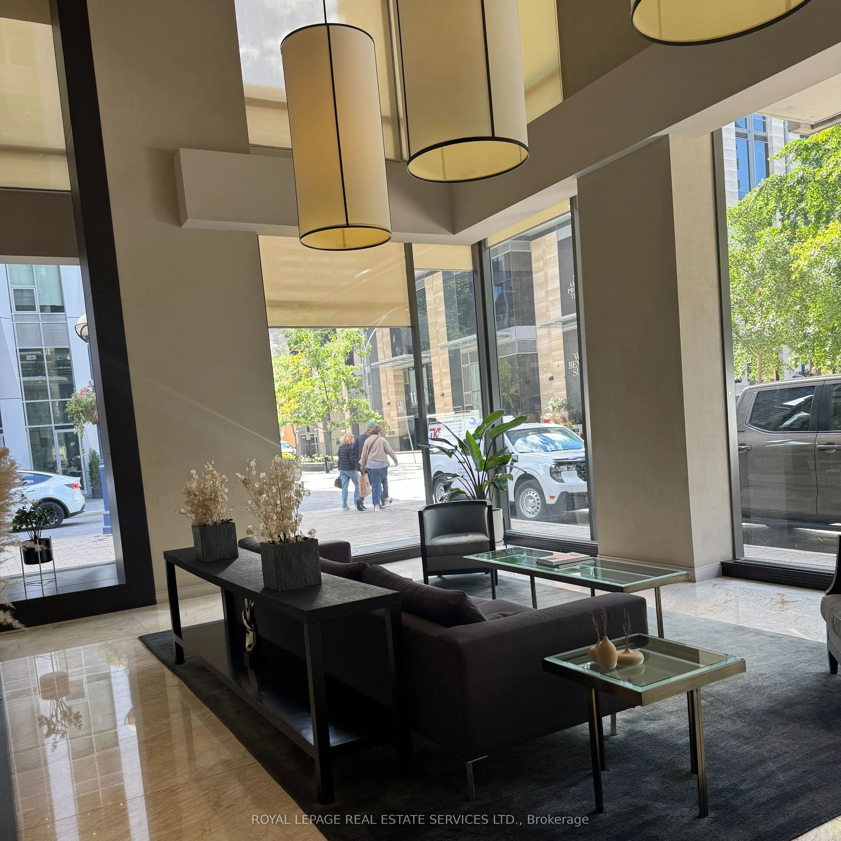 18 Yorkville Avenue, #405