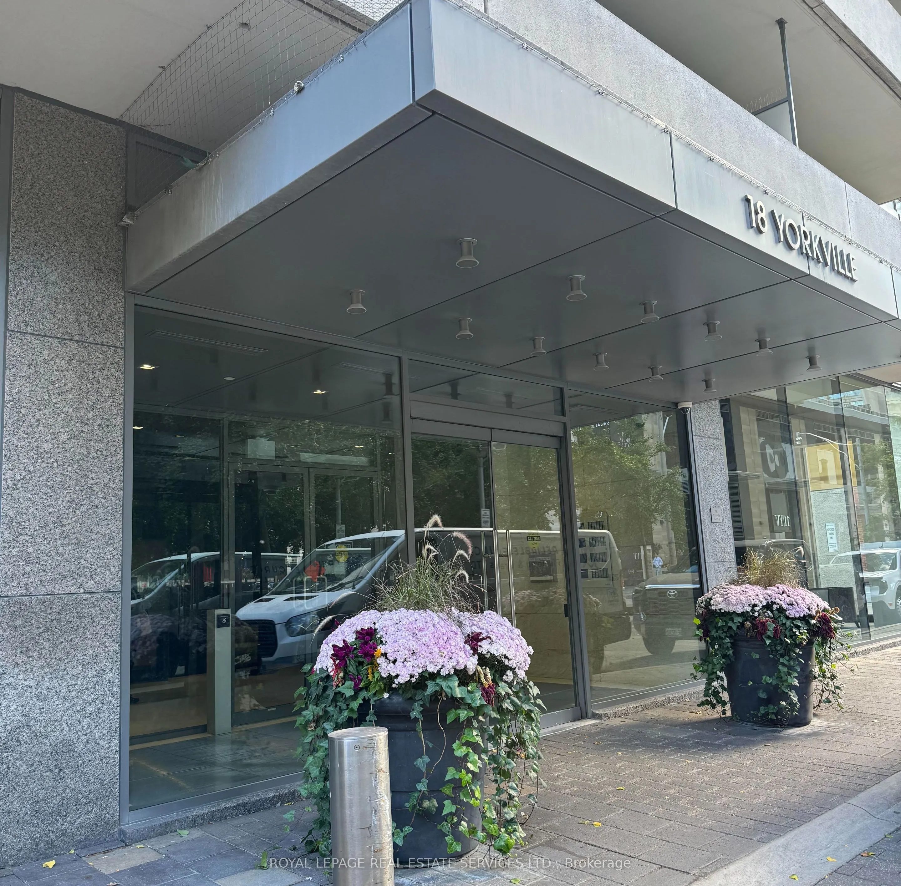 18 Yorkville Avenue, #405