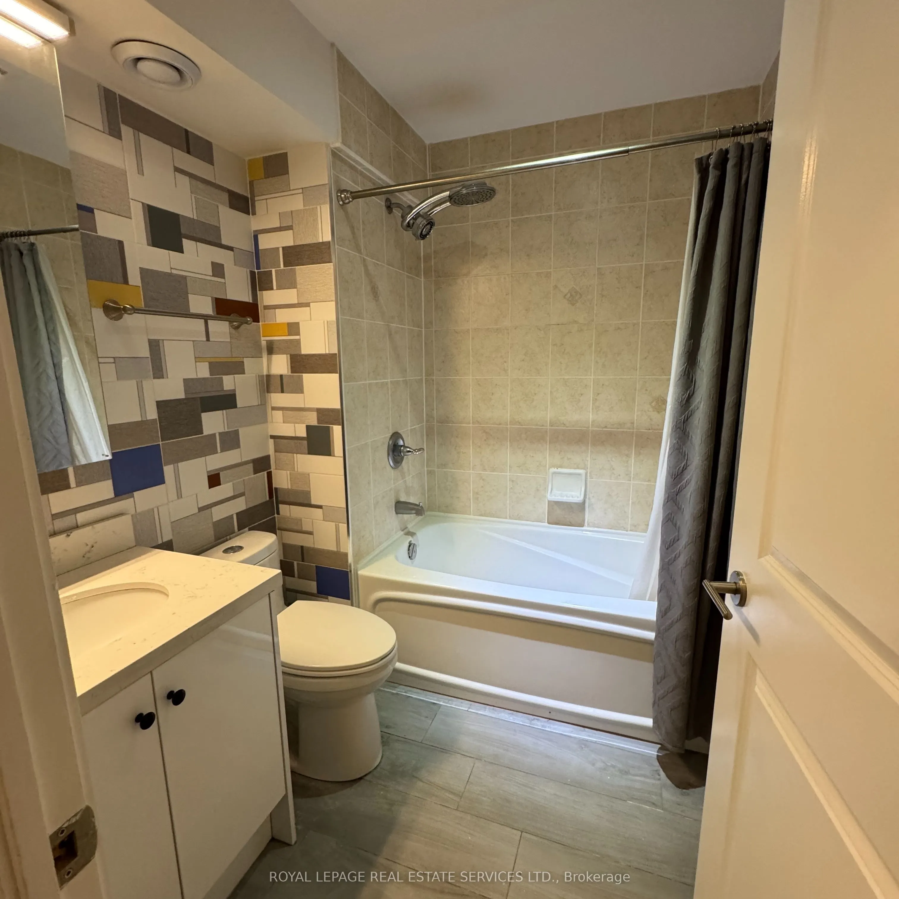 18 Yorkville Avenue, #405