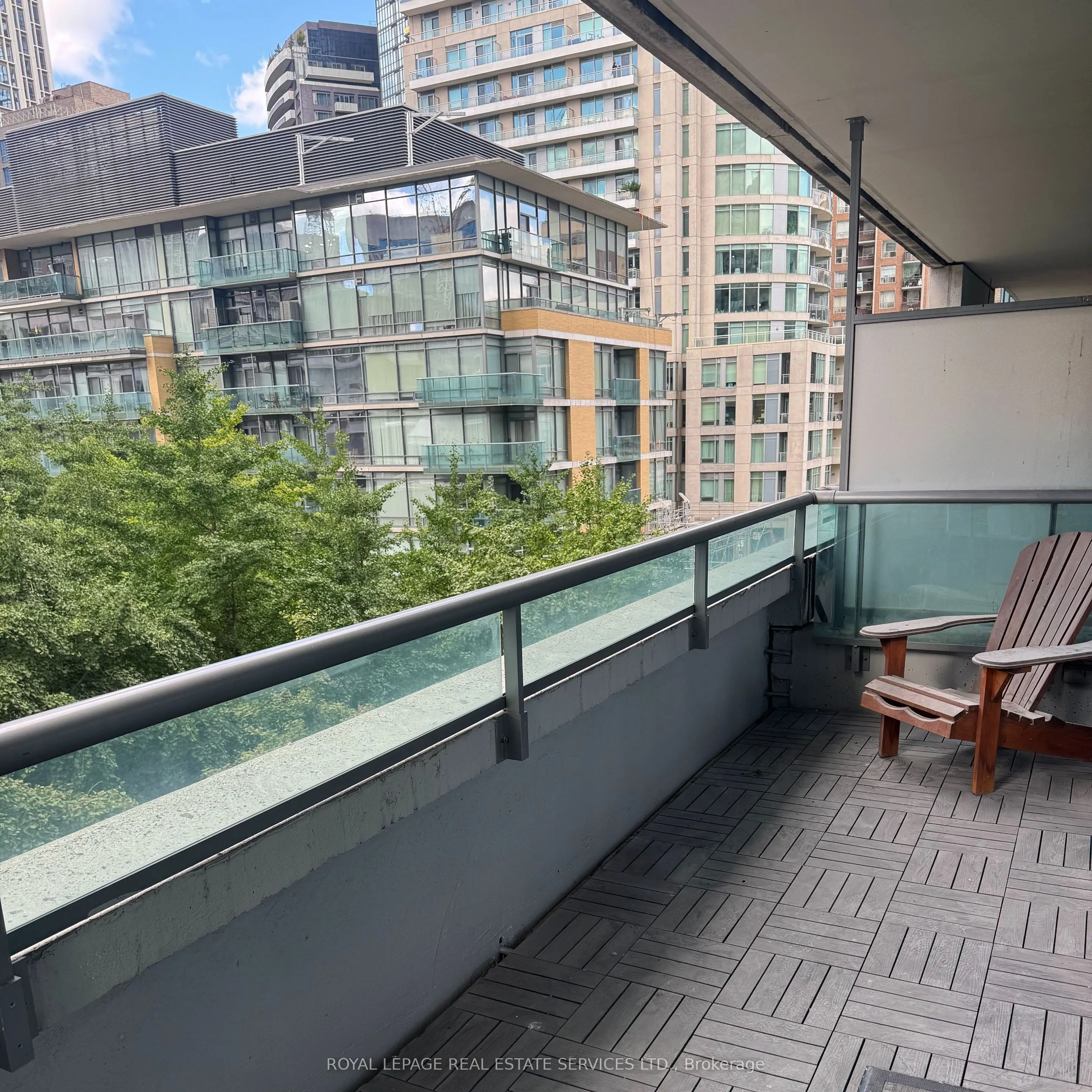18 Yorkville Avenue, #405