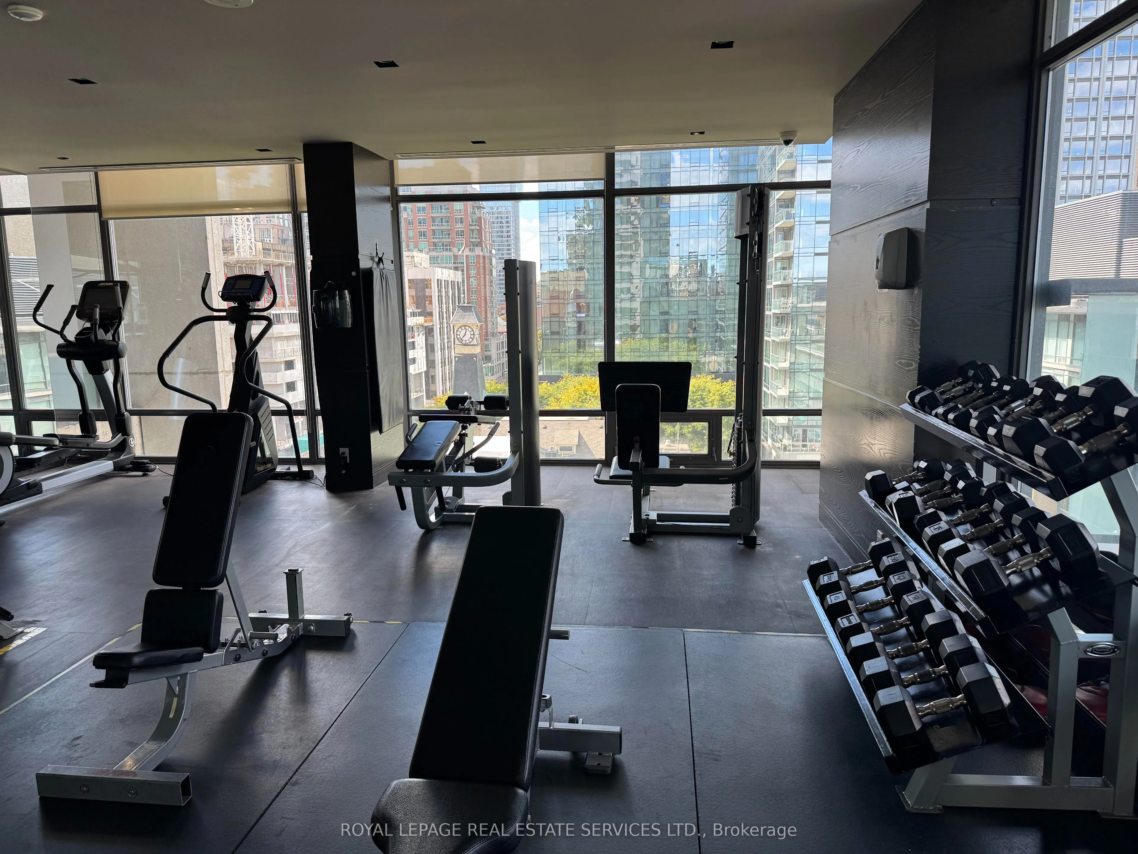 18 Yorkville Avenue, #405