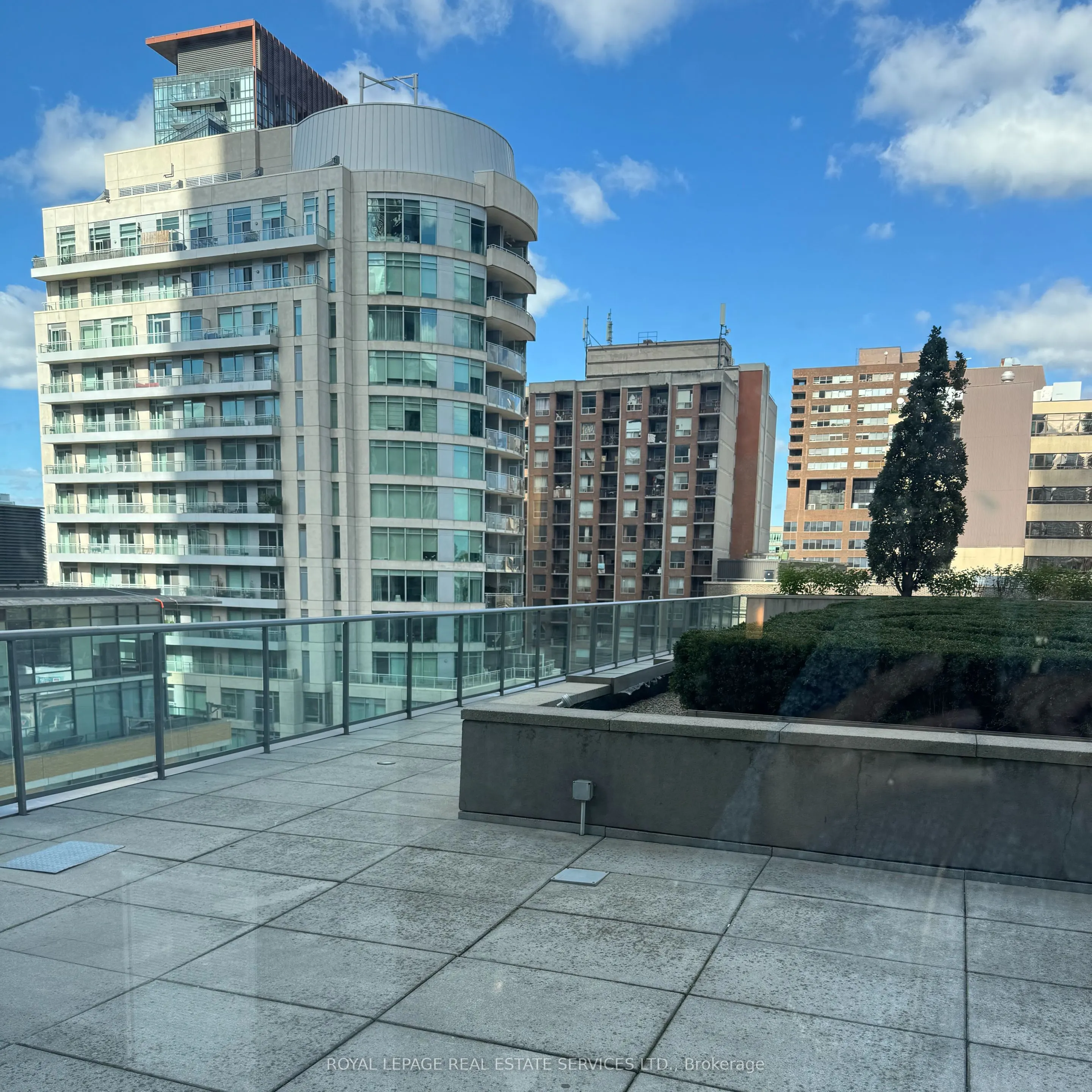 18 Yorkville Avenue, #405