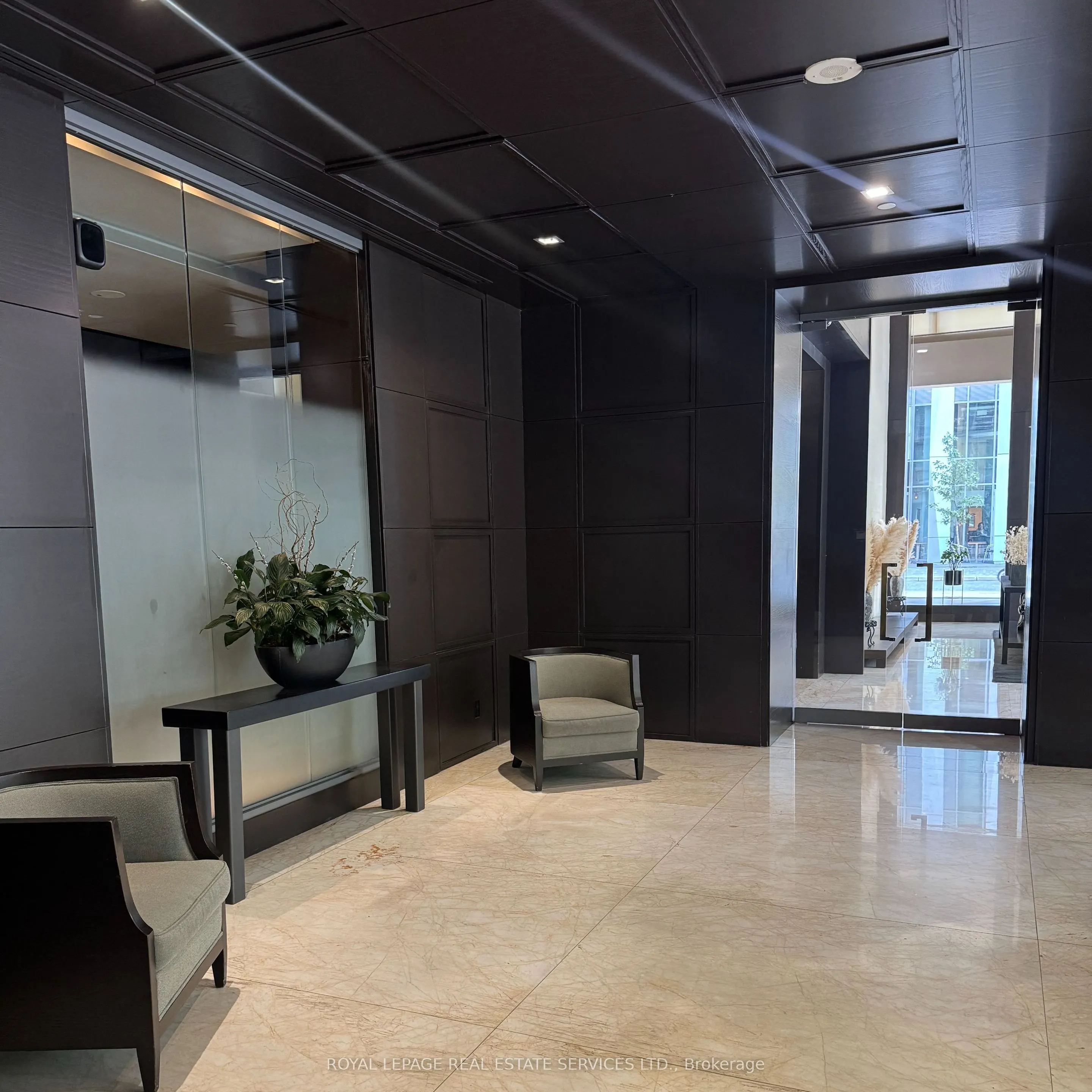 18 Yorkville Avenue, #405