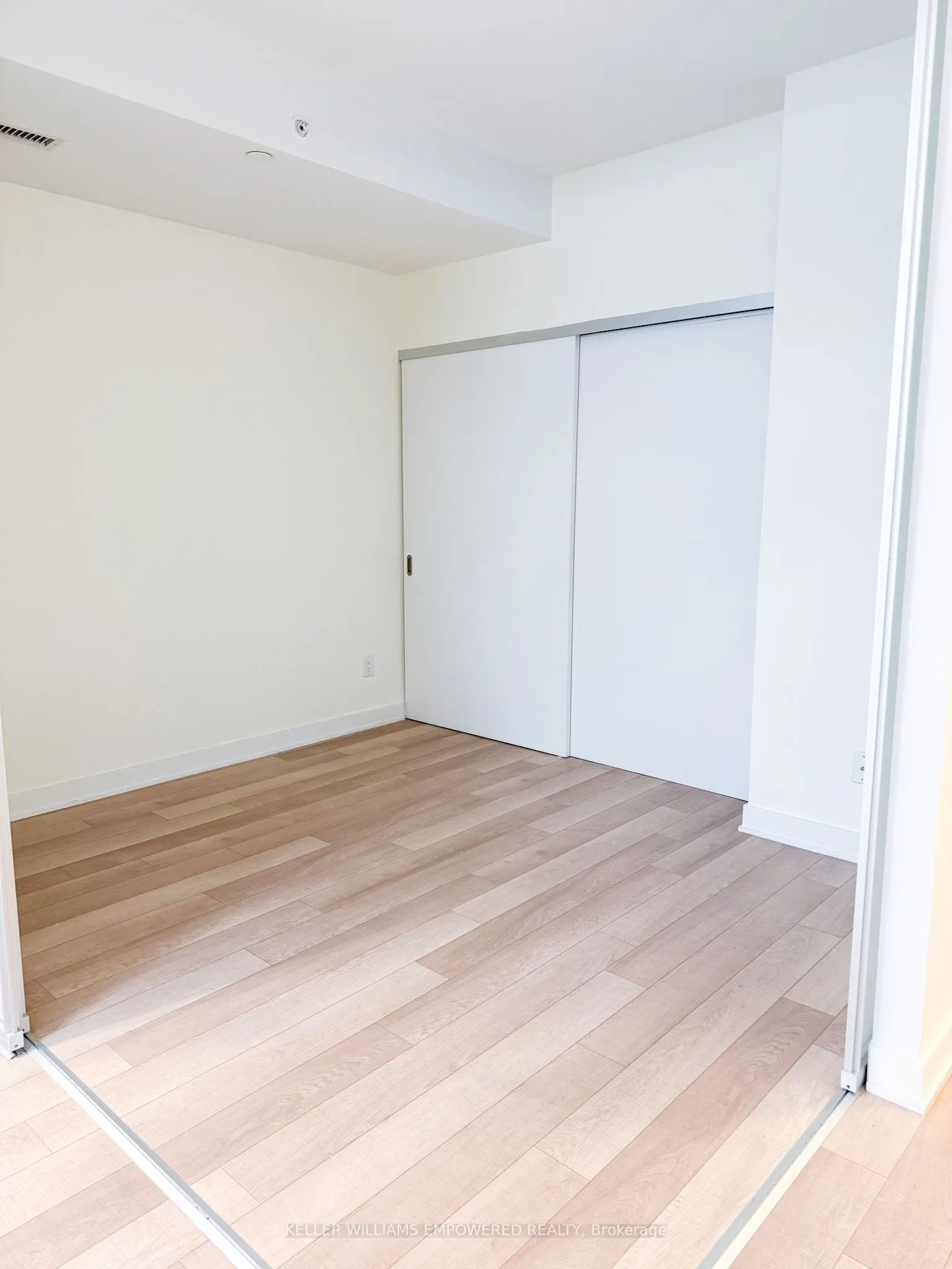 210 Simcoe Street, #406