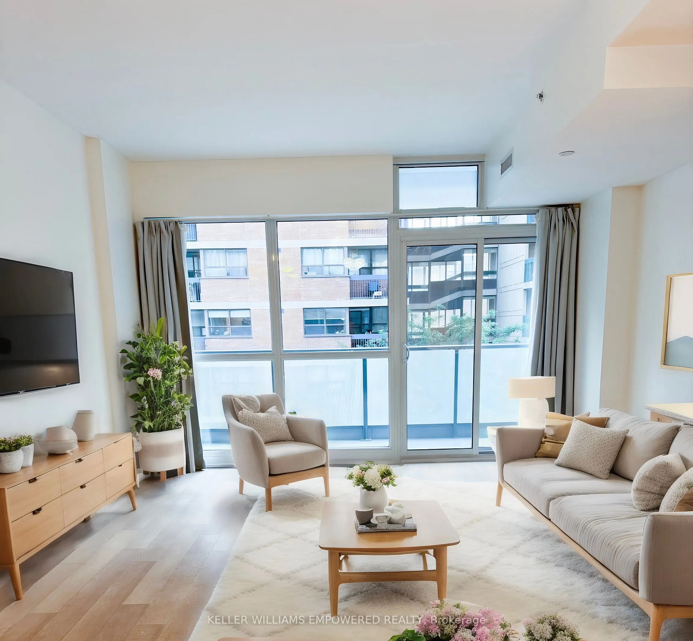 210 Simcoe Street, #406
