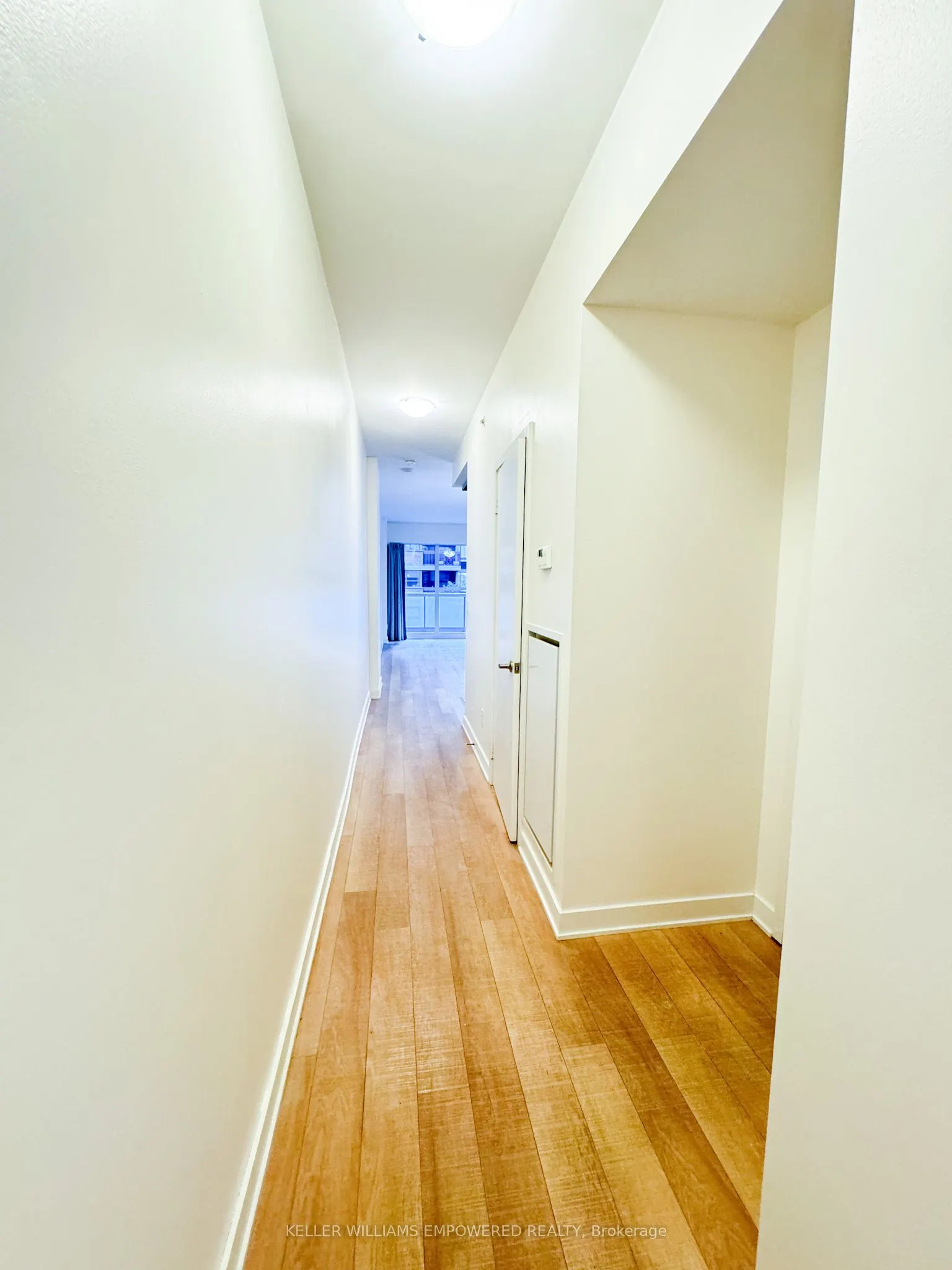 210 Simcoe Street, #406