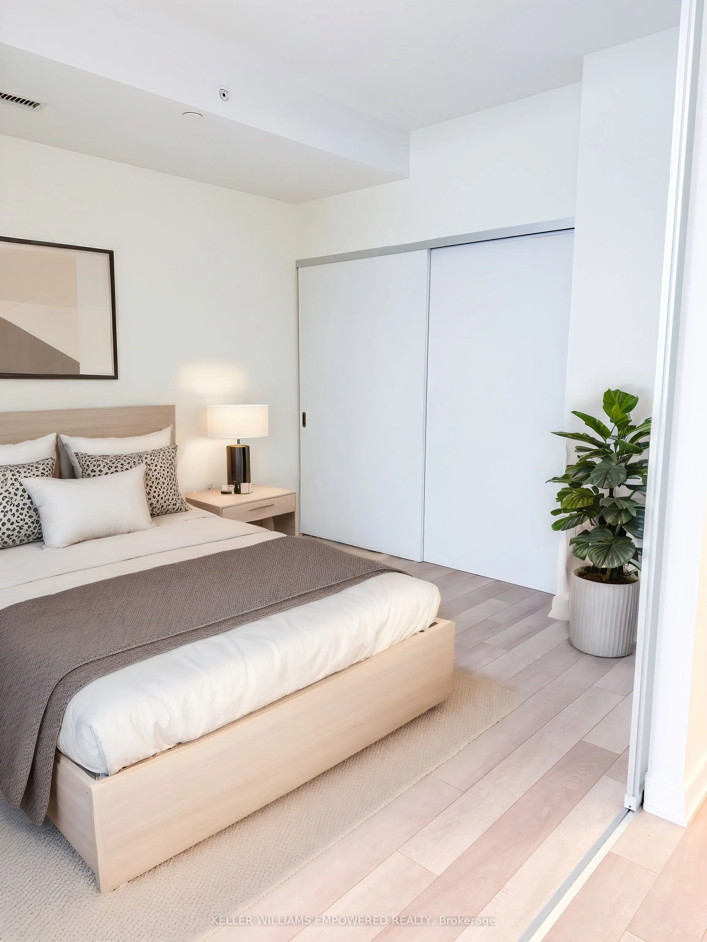 210 Simcoe Street, #406