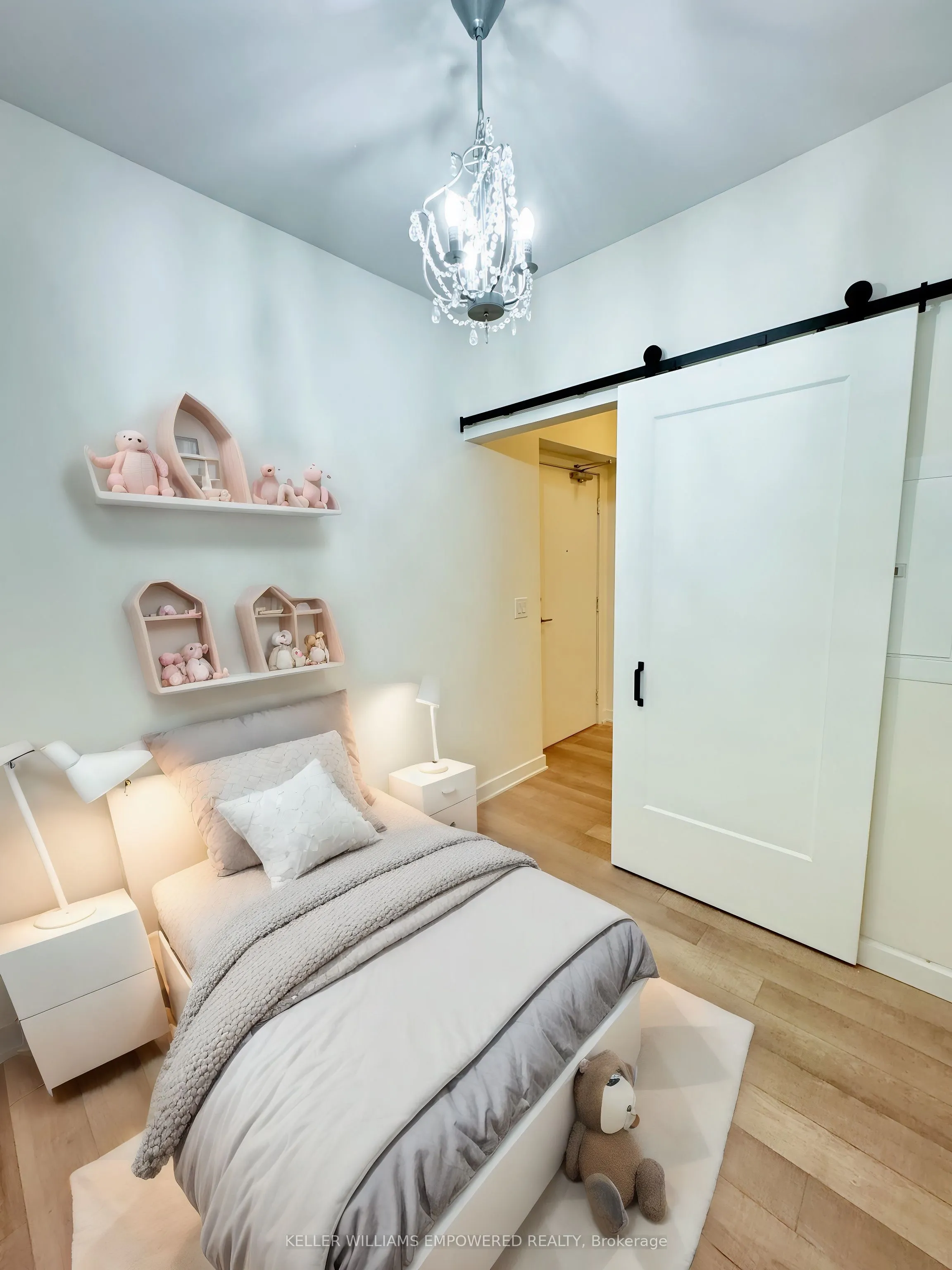 210 Simcoe Street, #406