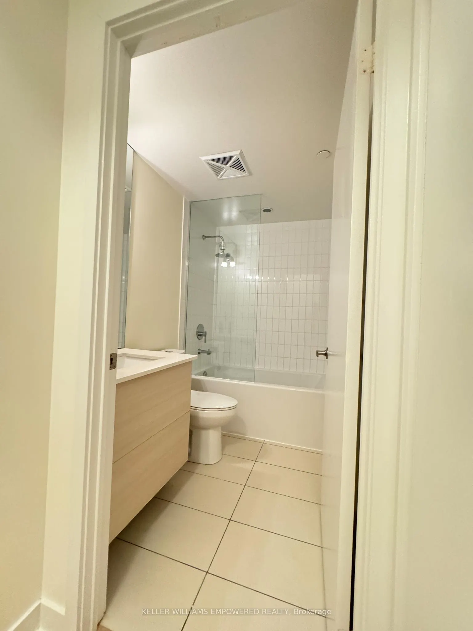210 Simcoe Street, #406