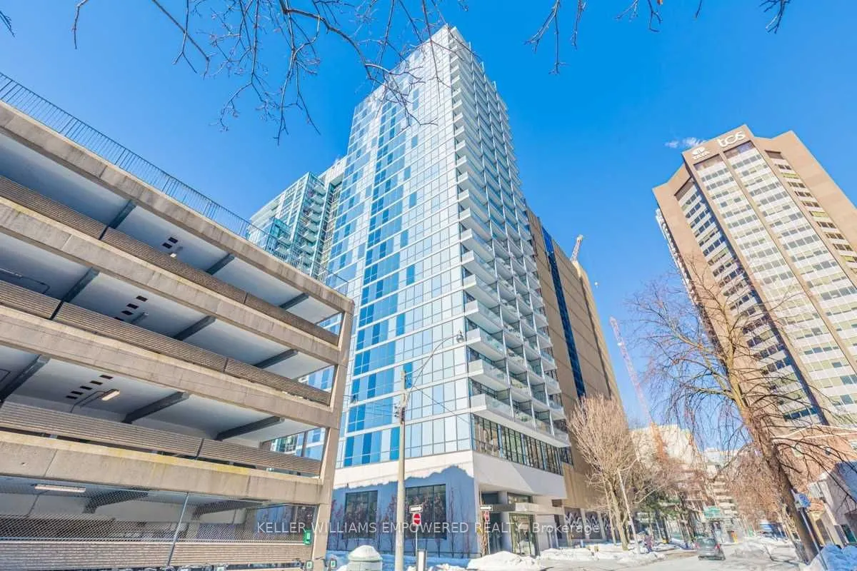 210 Simcoe Street, #406