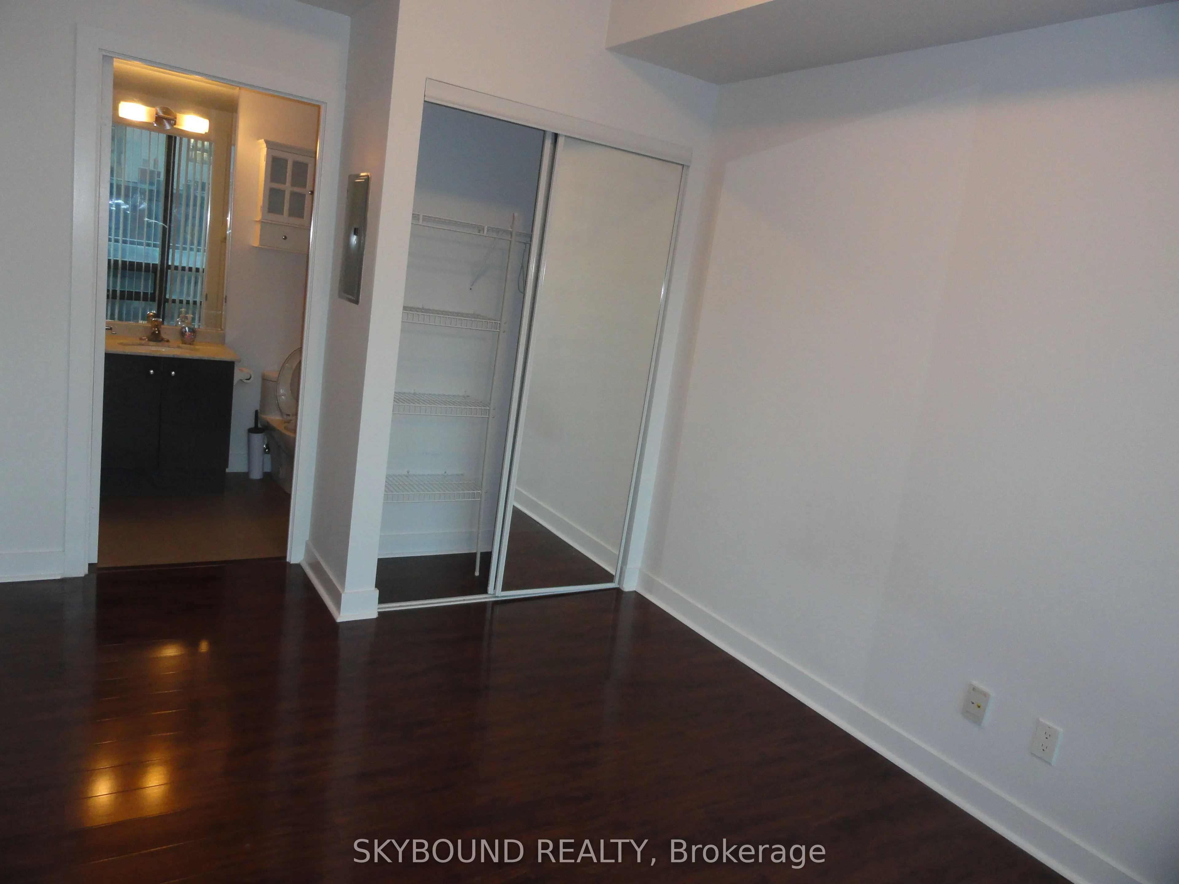 438 King Street W, ##507