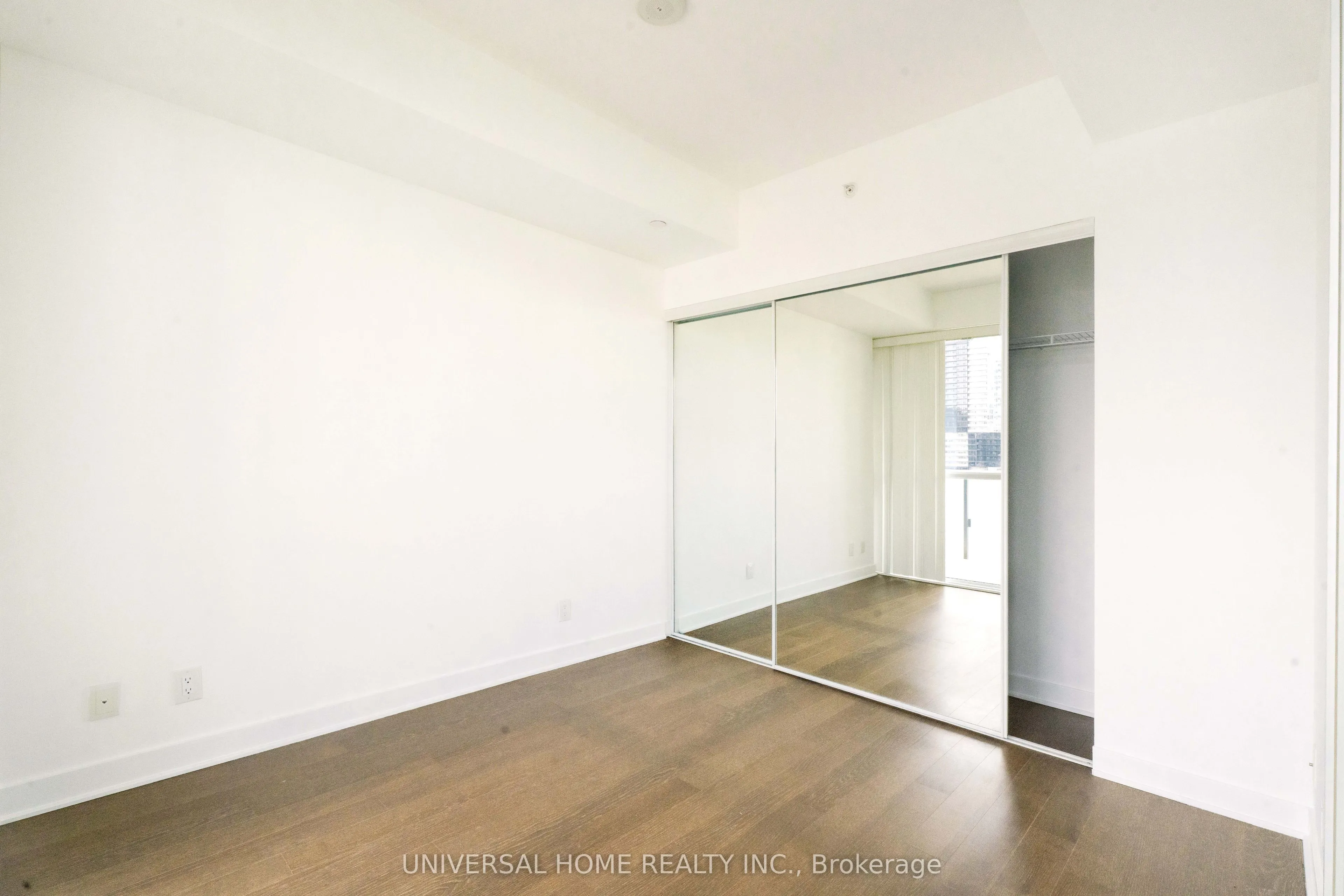 15 Grenville Street, #2011