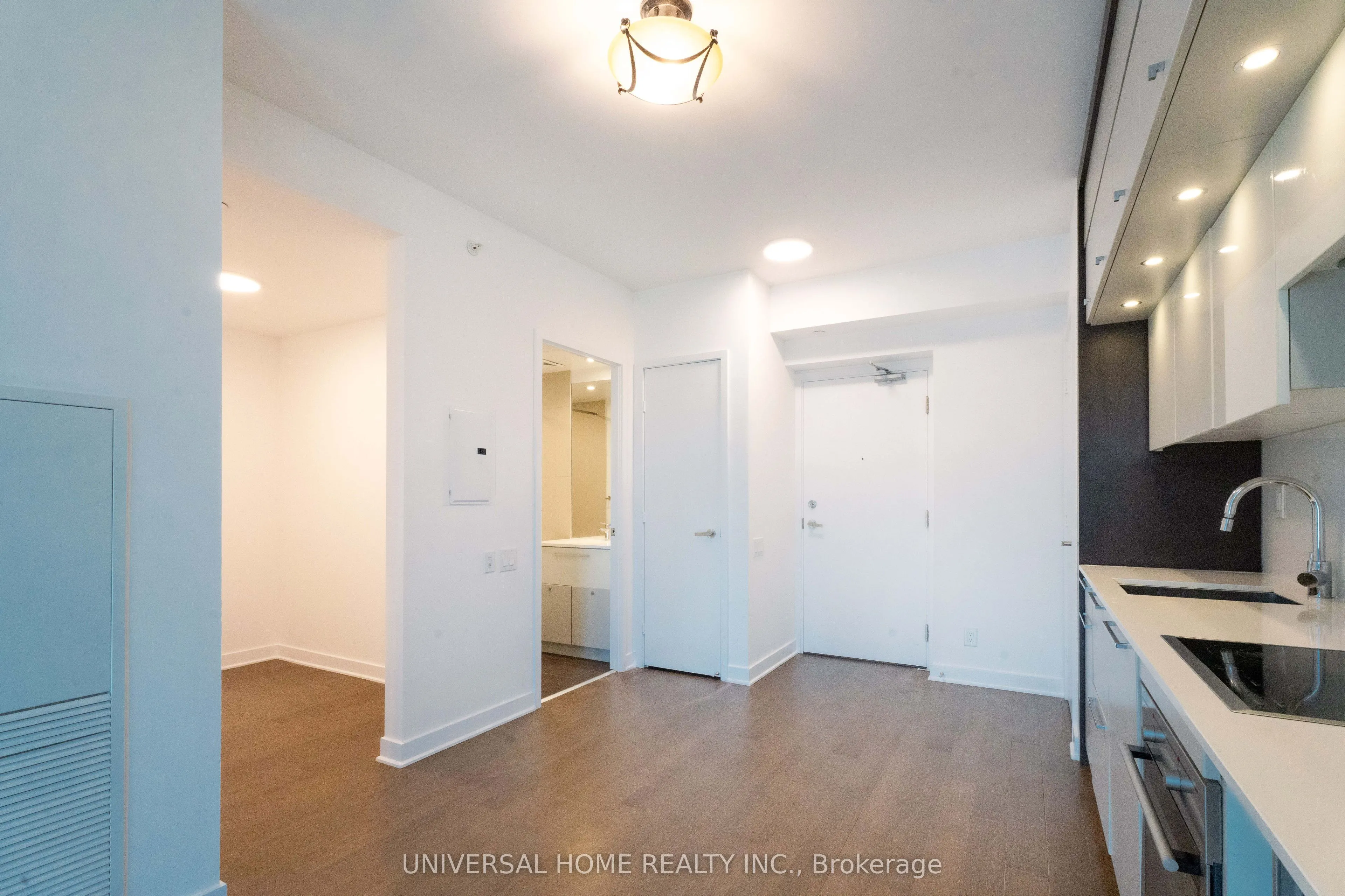 15 Grenville Street, #2011