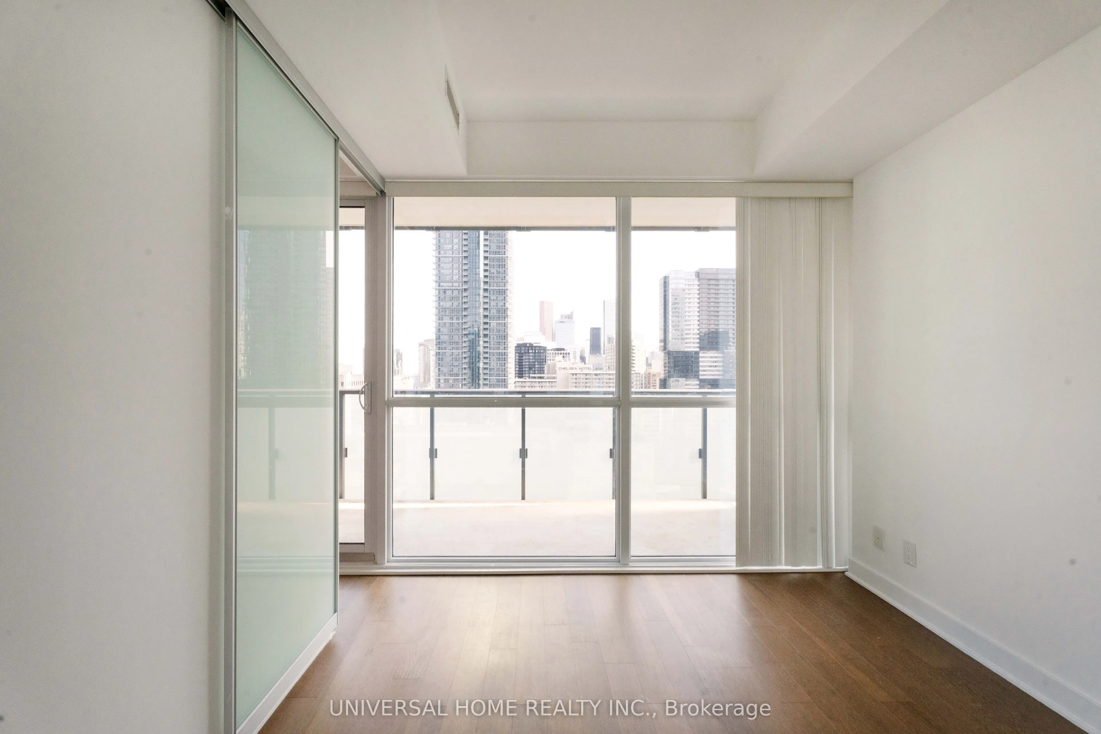 15 Grenville Street, #2011