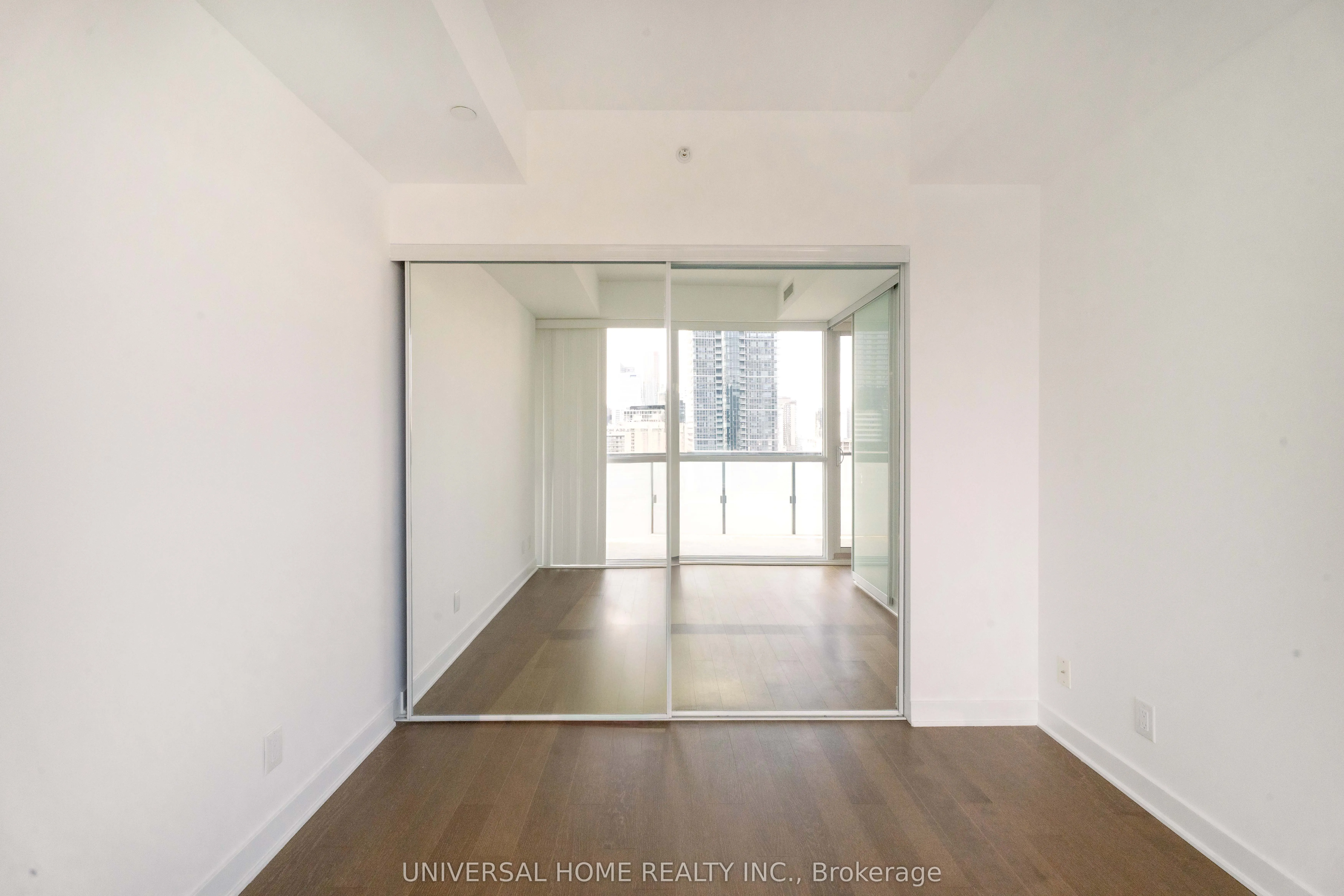 15 Grenville Street, #2011