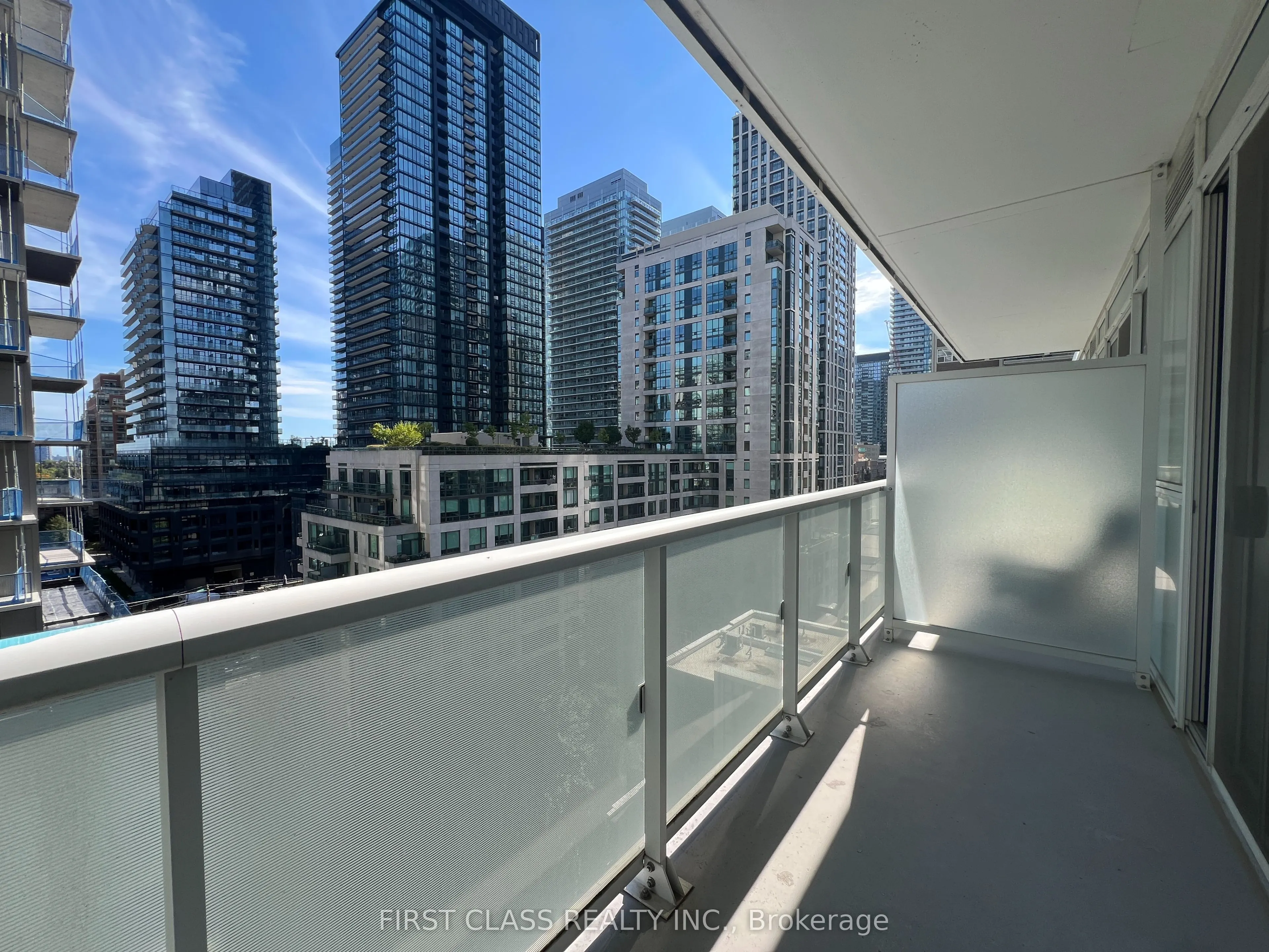 101 Erskine Avenue, #806