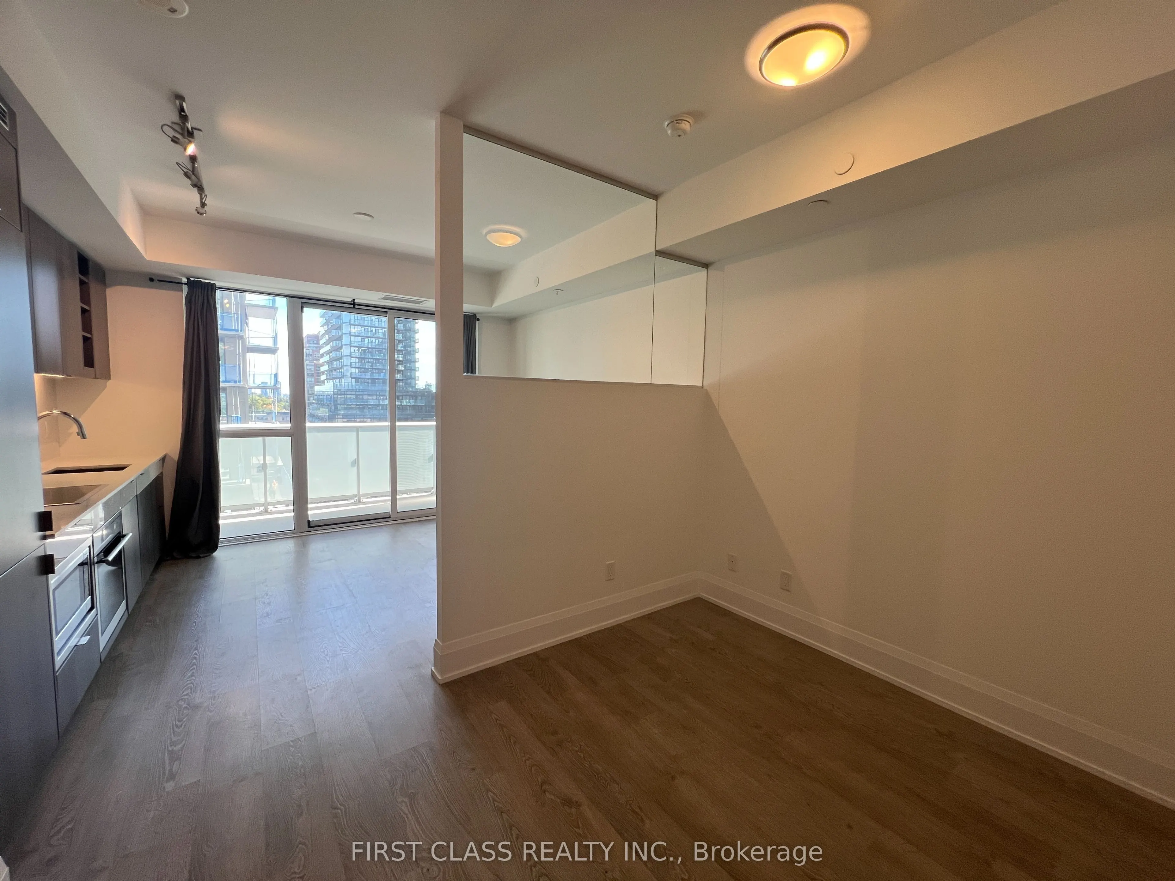 101 Erskine Avenue, #806