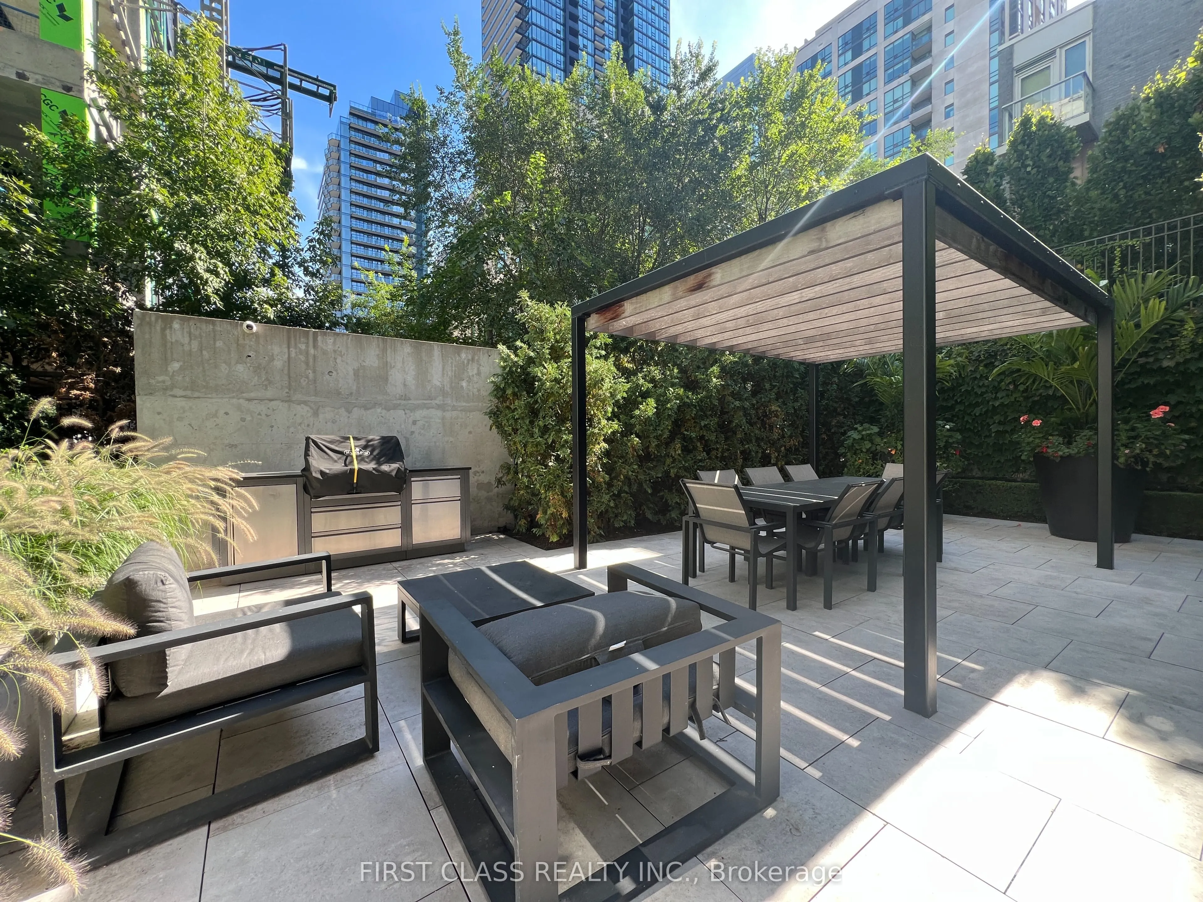 101 Erskine Avenue, #806