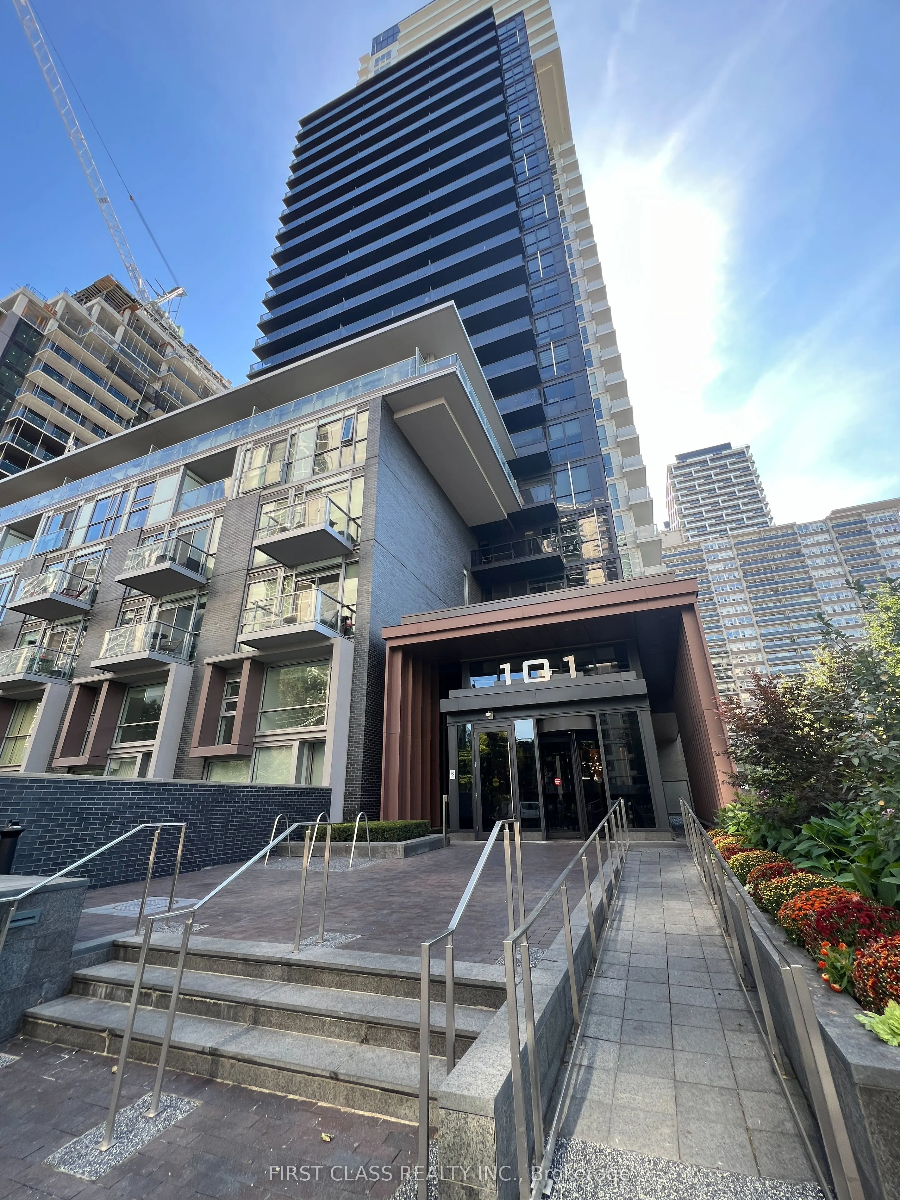 101 Erskine Avenue, #806