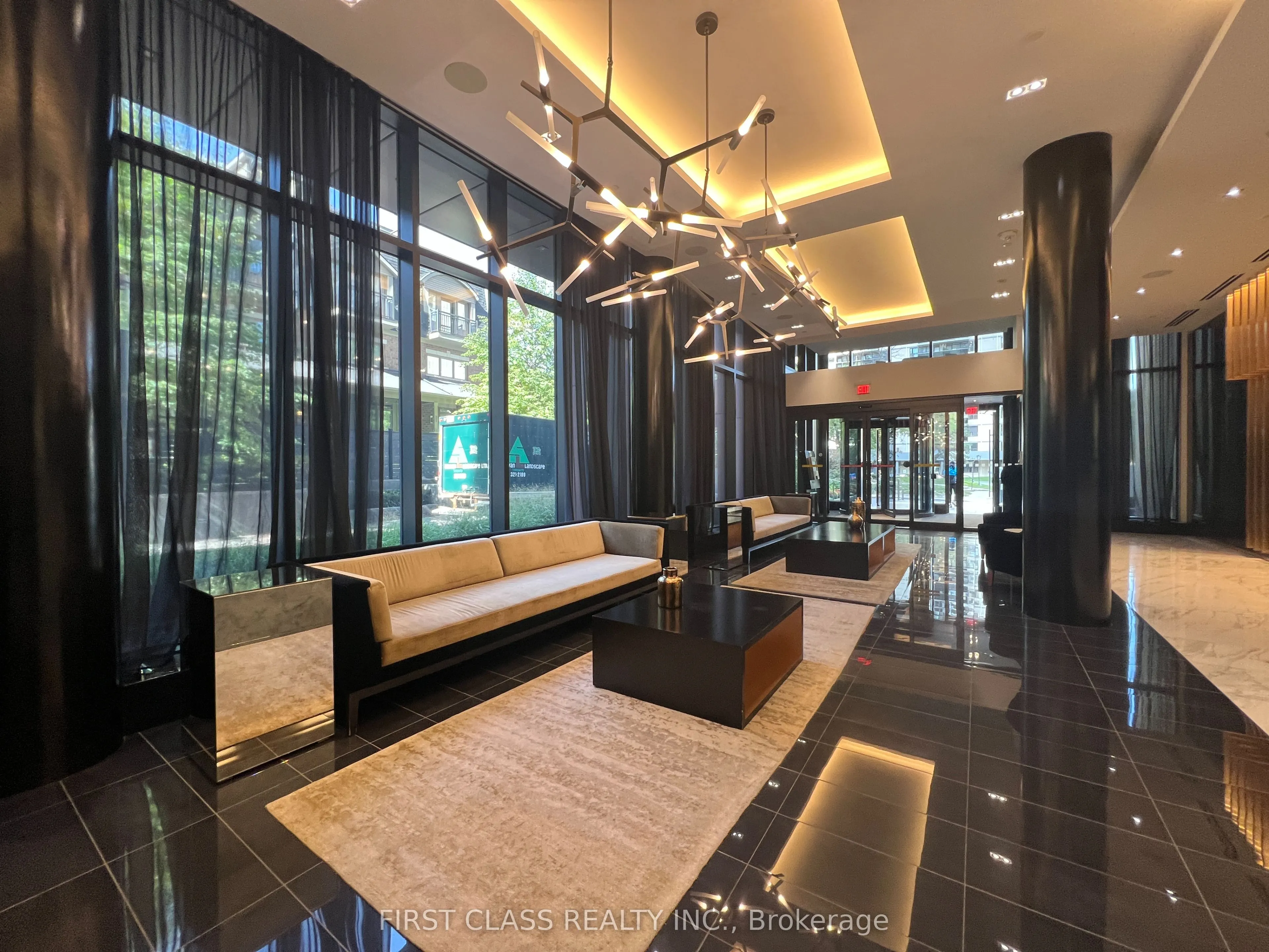 101 Erskine Avenue, #806