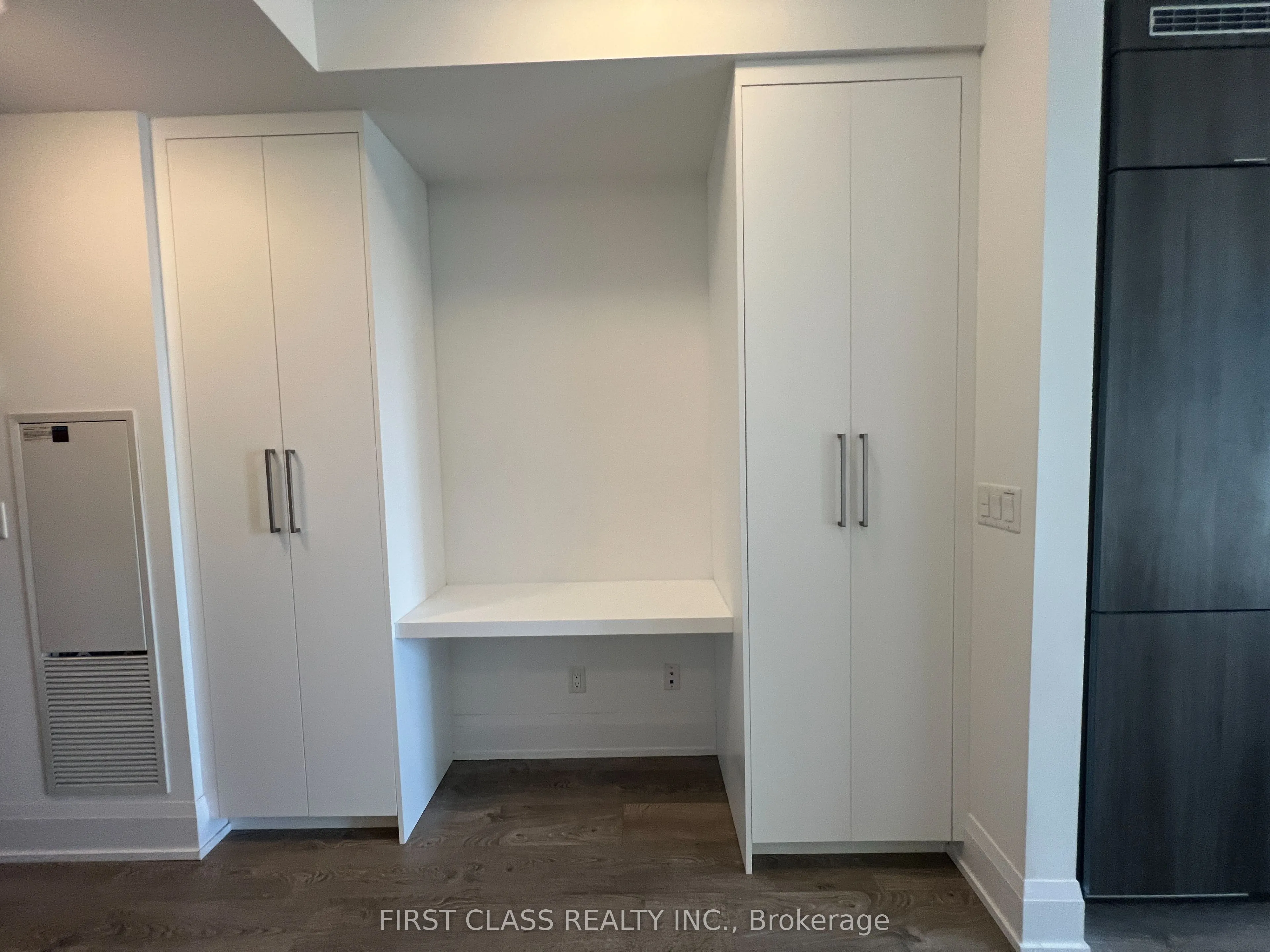 101 Erskine Avenue, #806