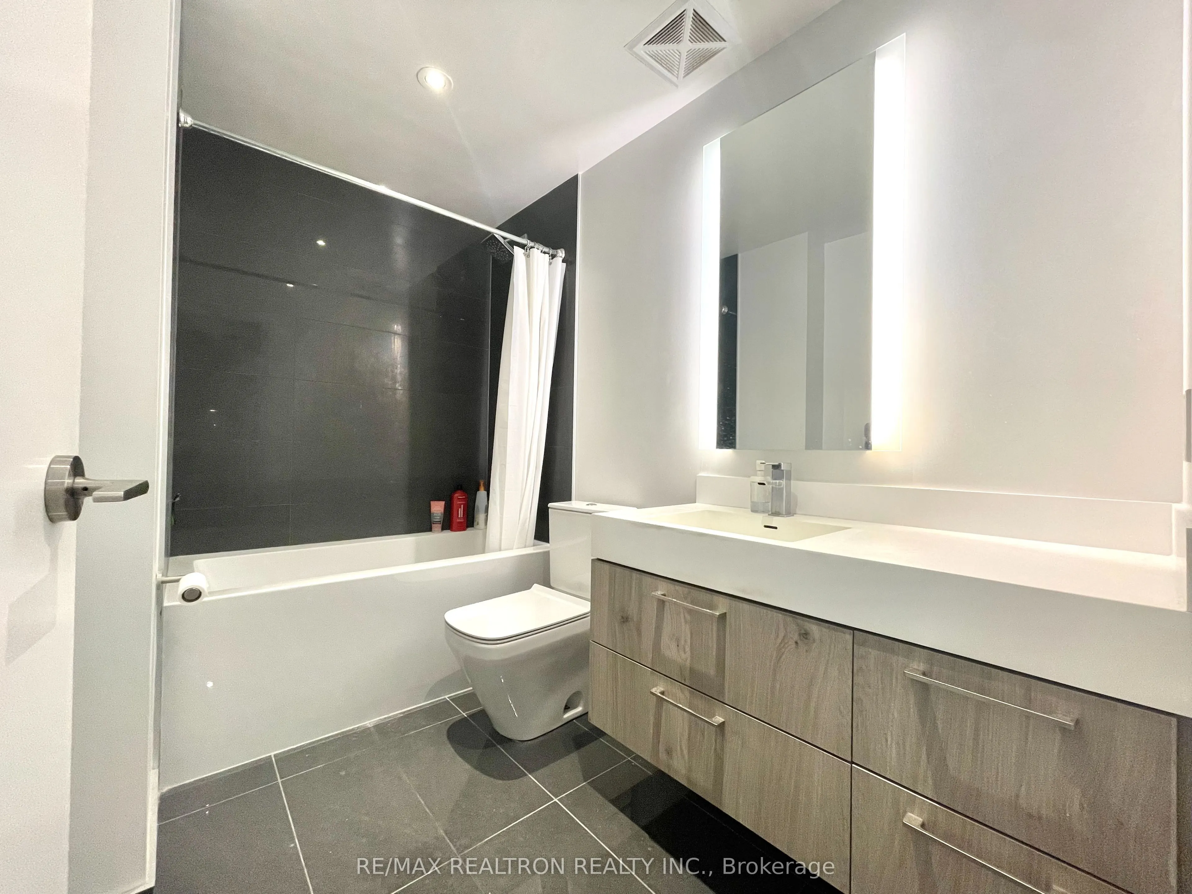 1 Yorkville Avenue, #3003
