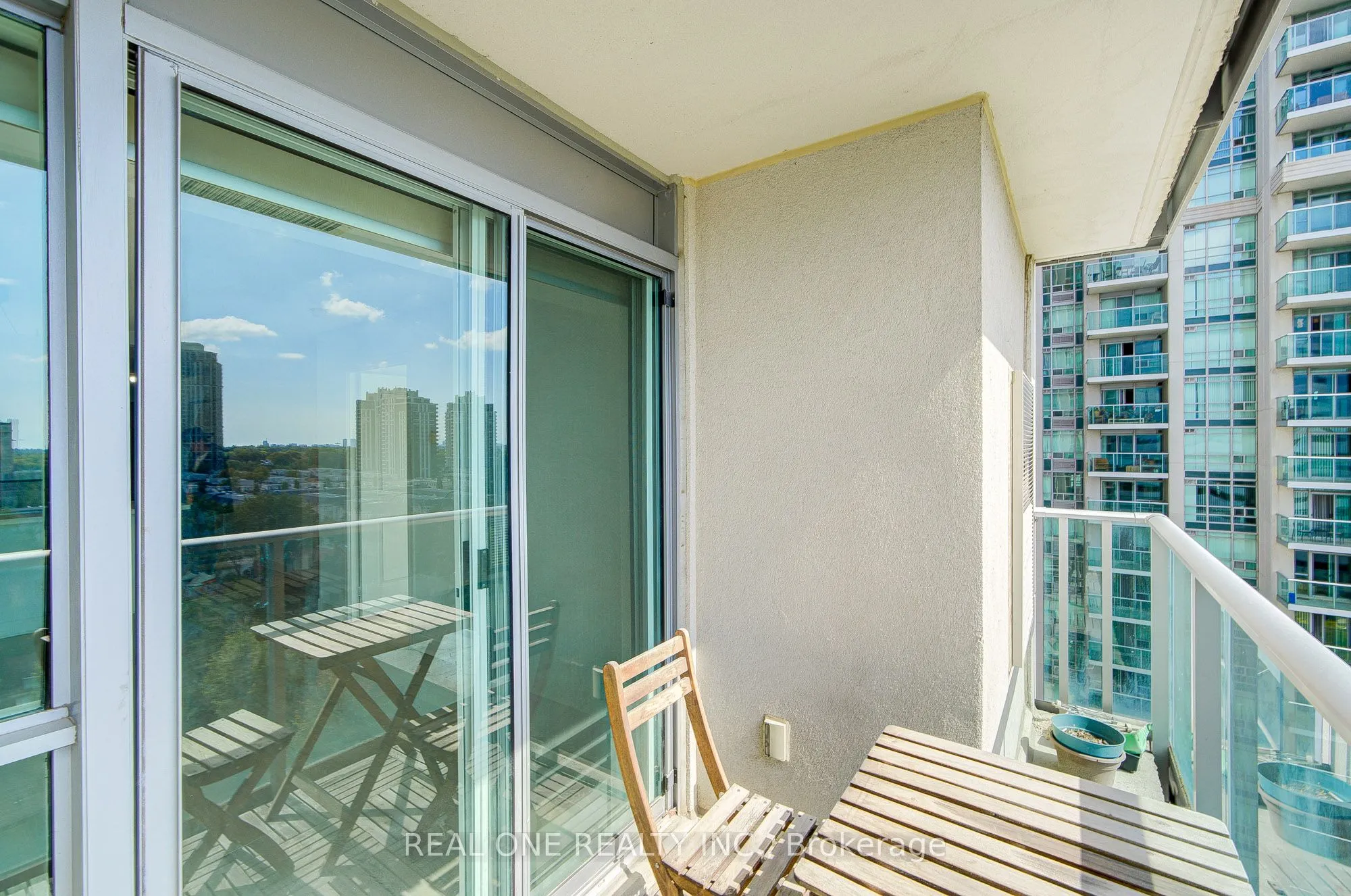 31 Bales Avenue, #1516