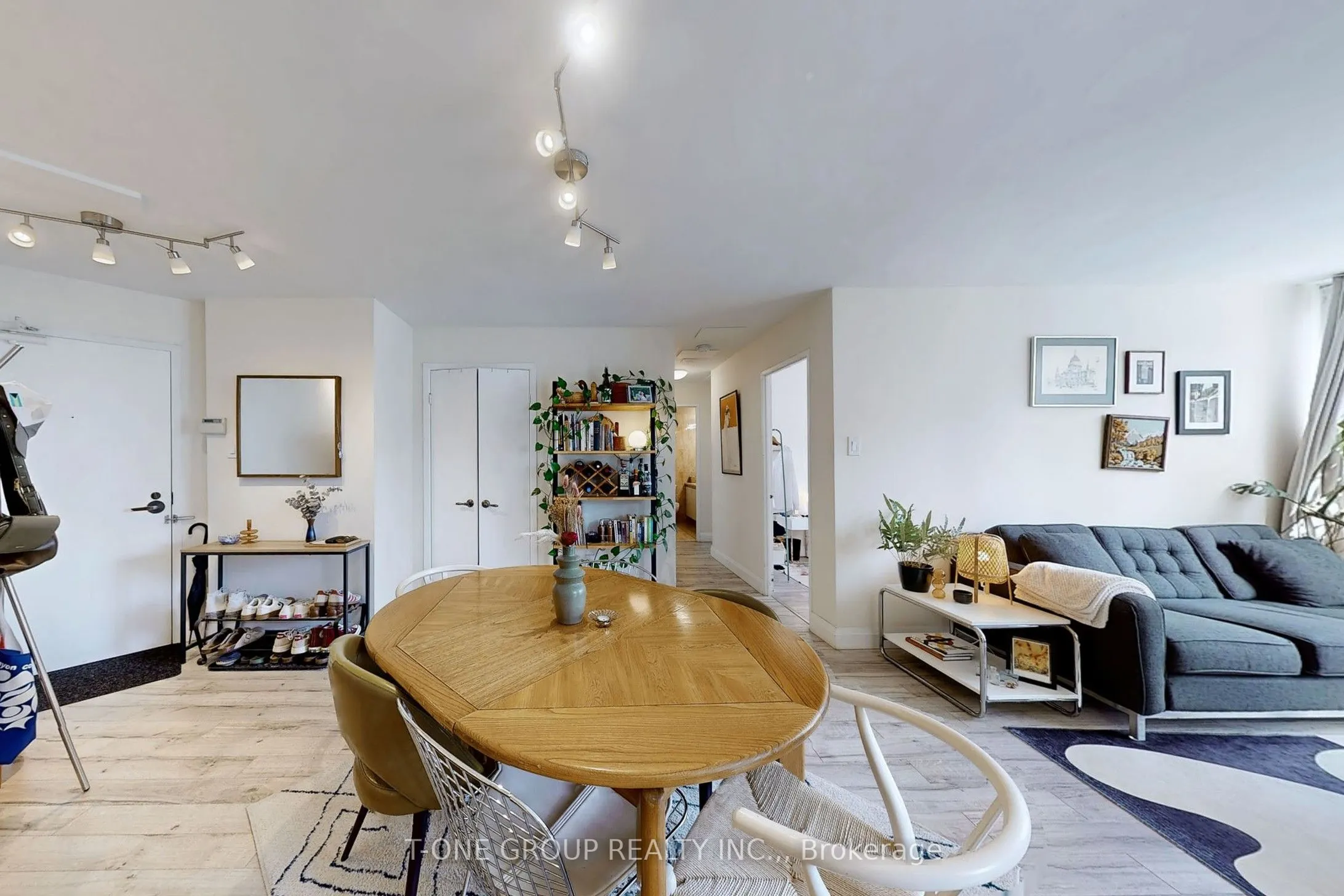 25 Maitland Street, #1212