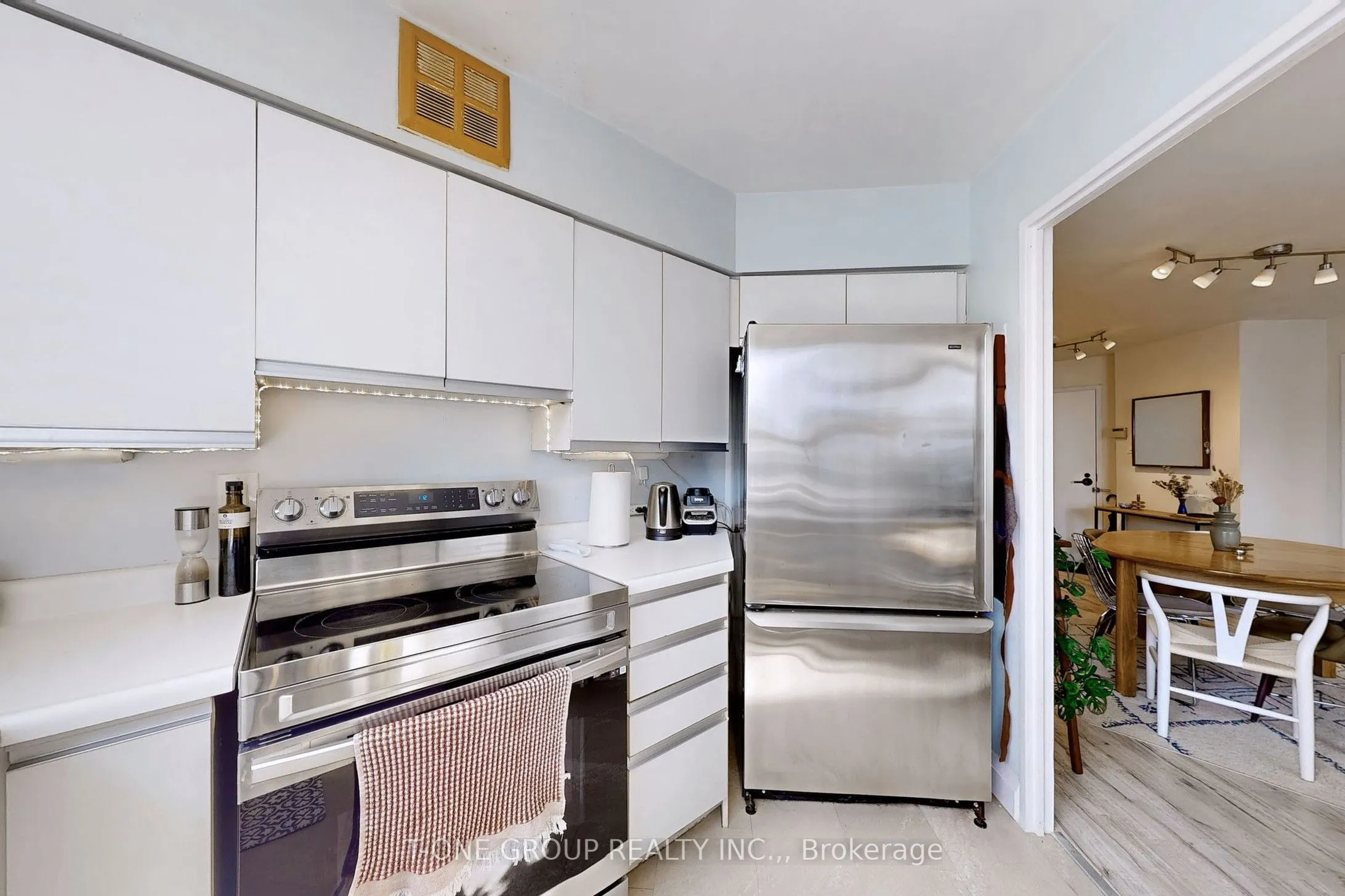25 Maitland Street, #1212