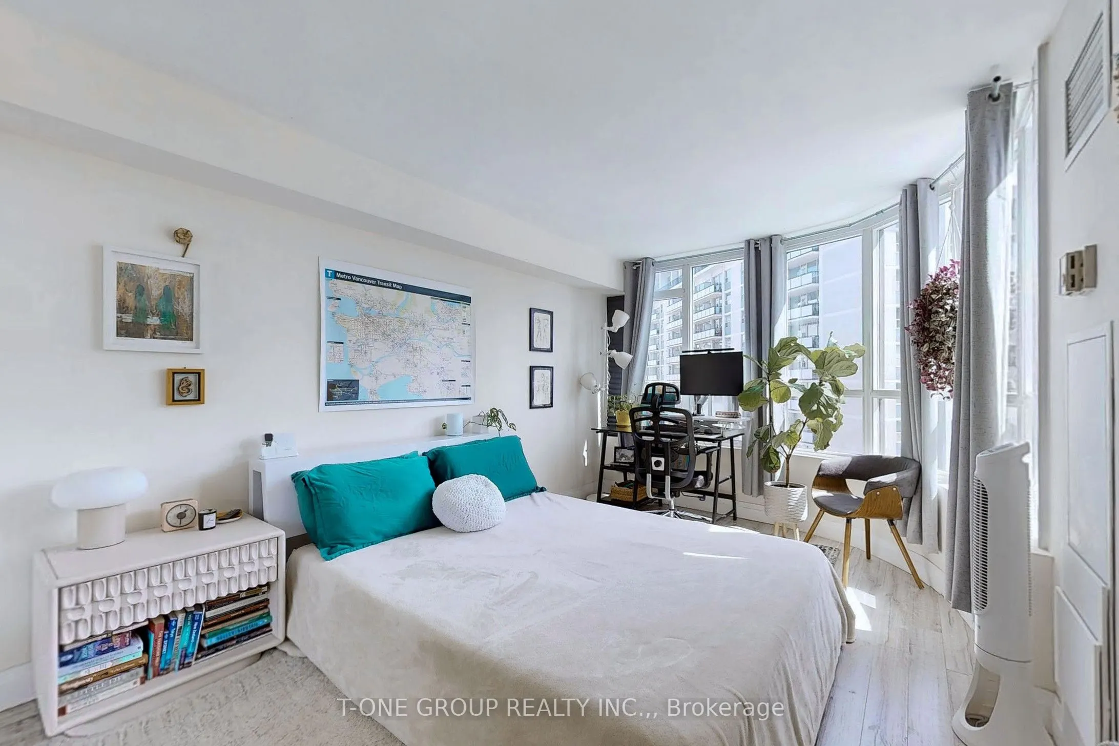 25 Maitland Street, #1212