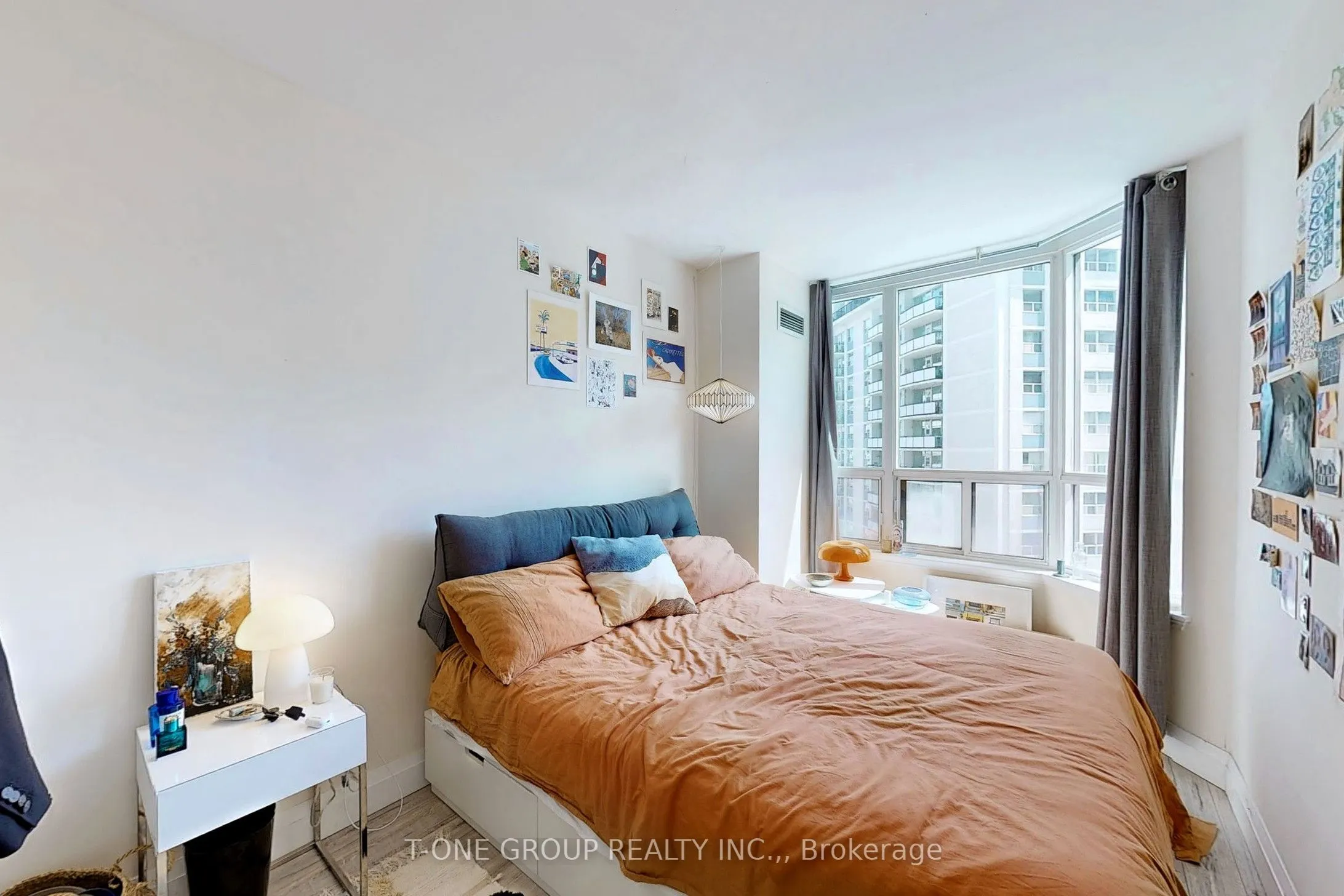 25 Maitland Street, #1212